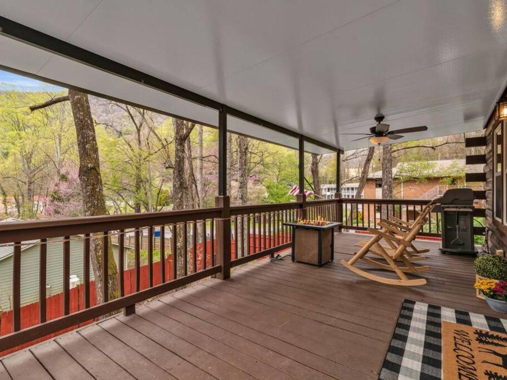 Soco Serene Cabin in the Heart of Maggie Valley view 4