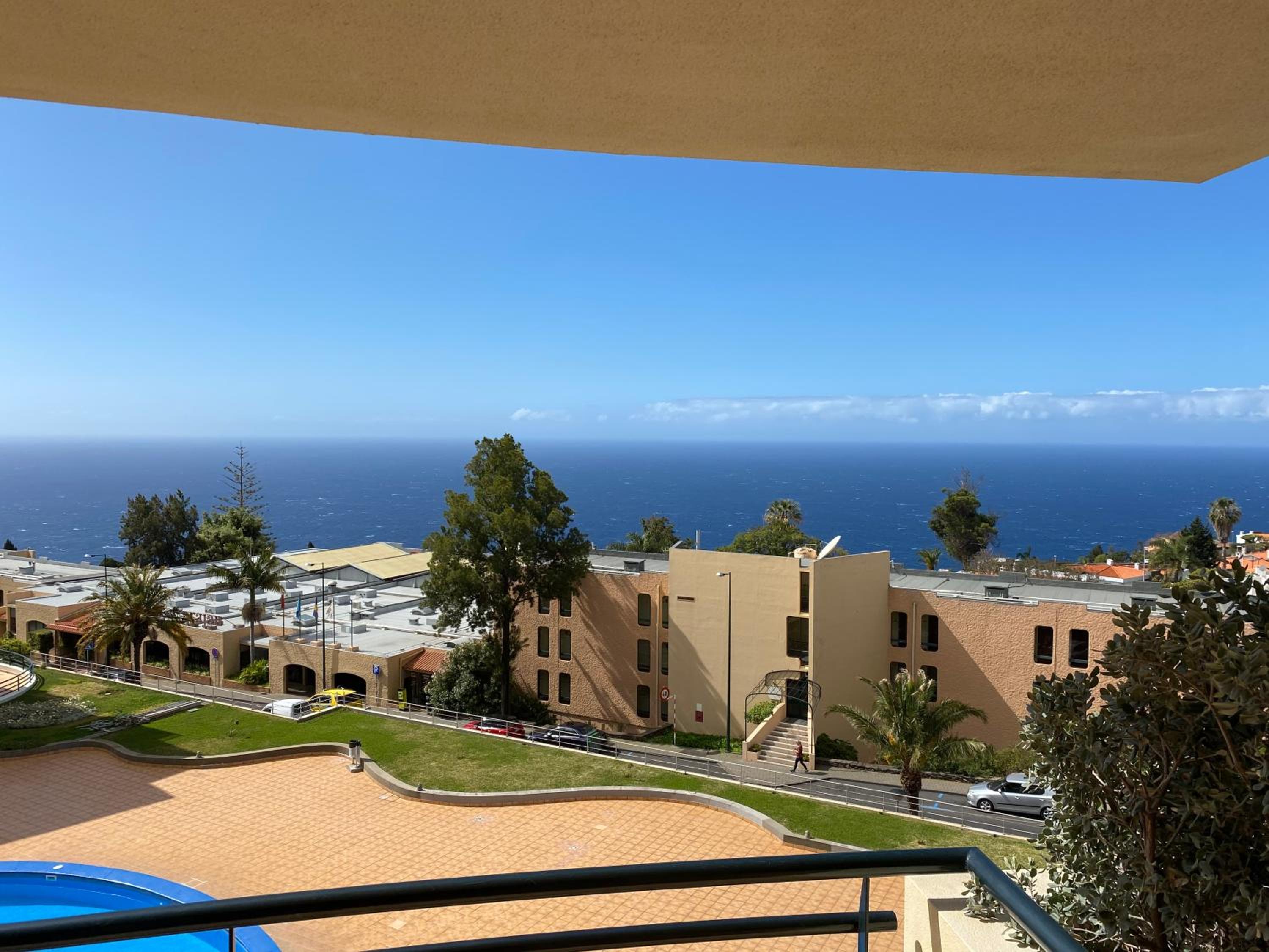 Hotel FLH Garajau Balcony with Pool - Image 1