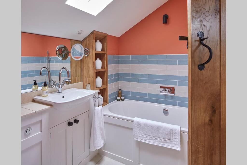 Devizes Vacations - The Barn - Property Image 17