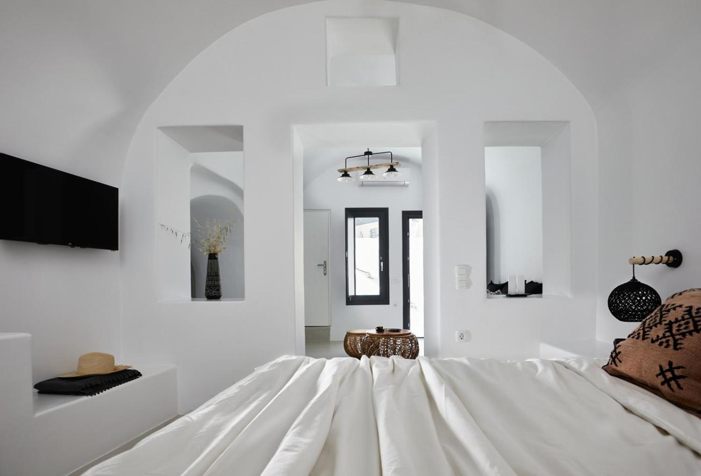 Blue Art Caves photo 2