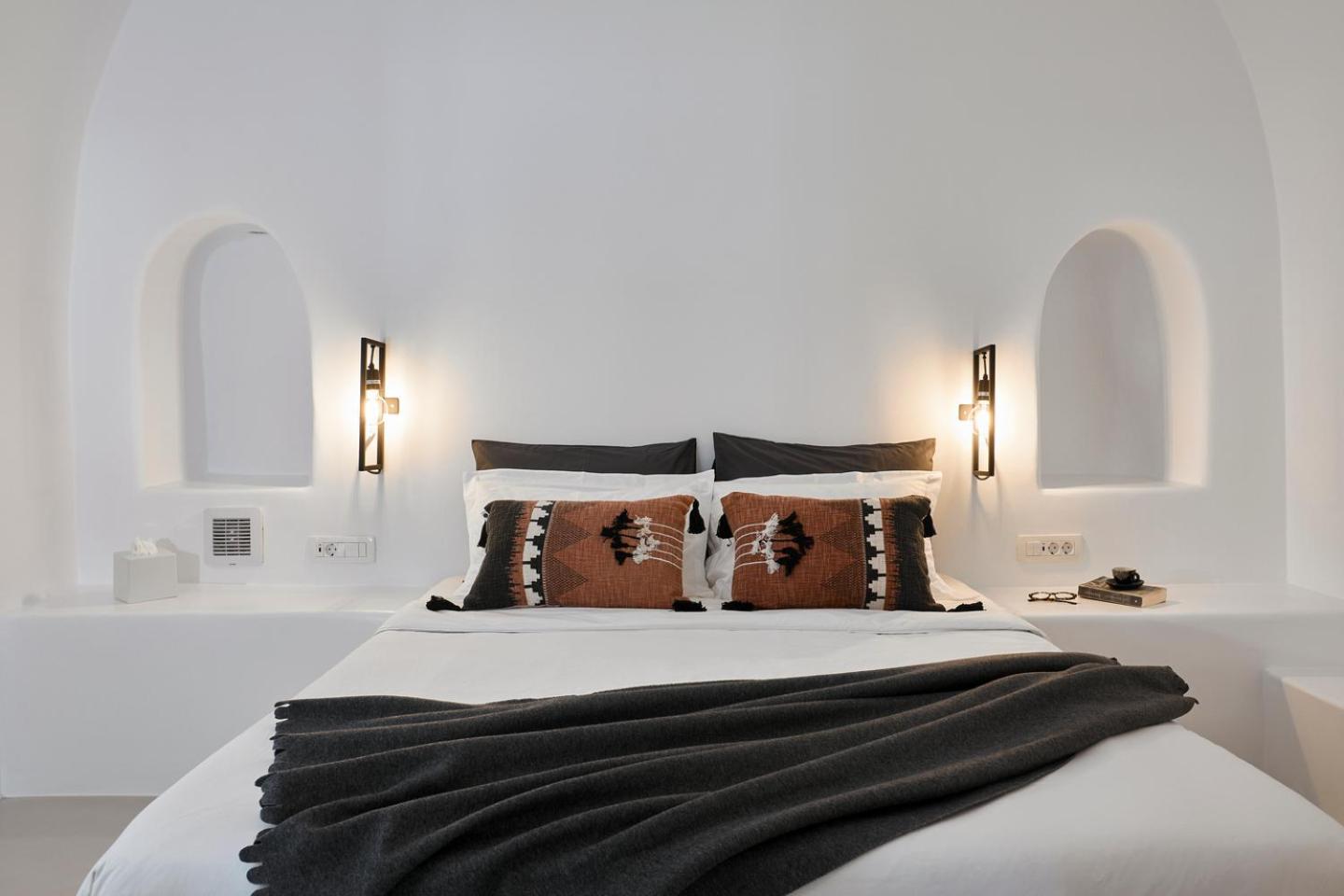 Blue Art Caves photo 3