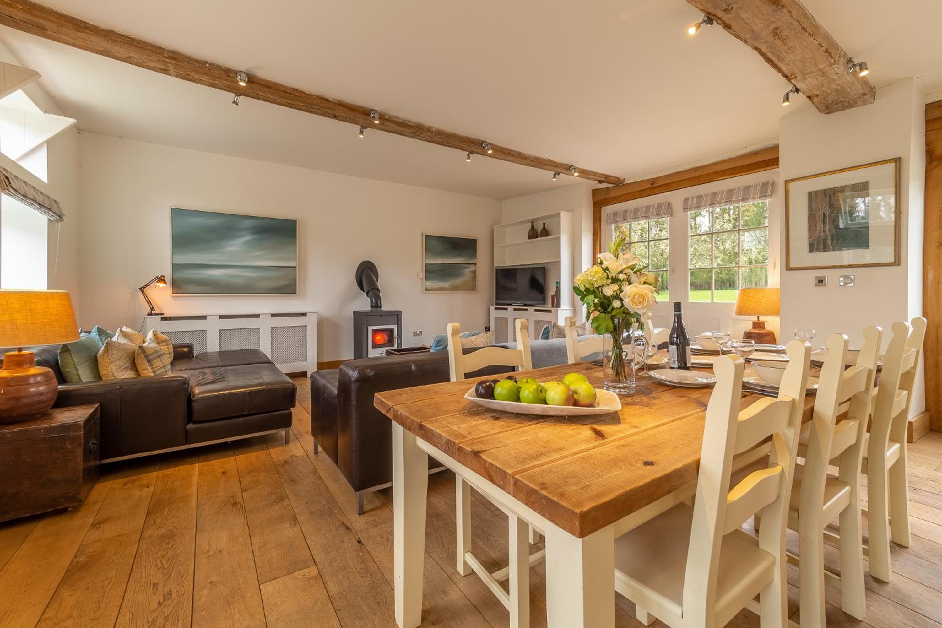 Stylish luxury cottage in historic country estate - Belchamp Hall Coach House view 4
