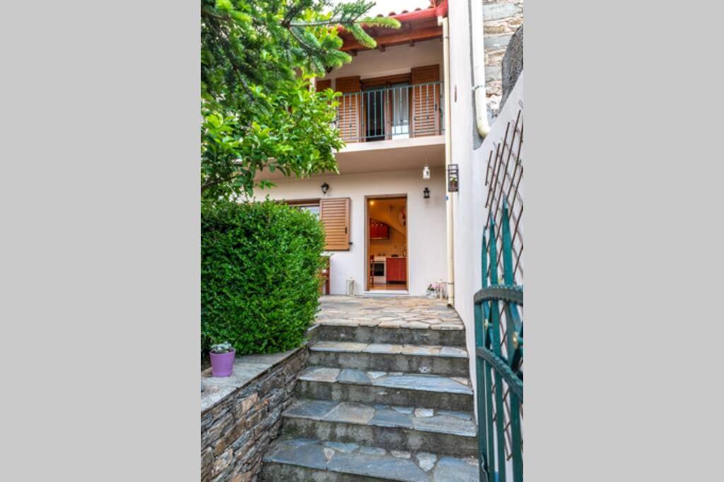 Small House with Garden & View view 4