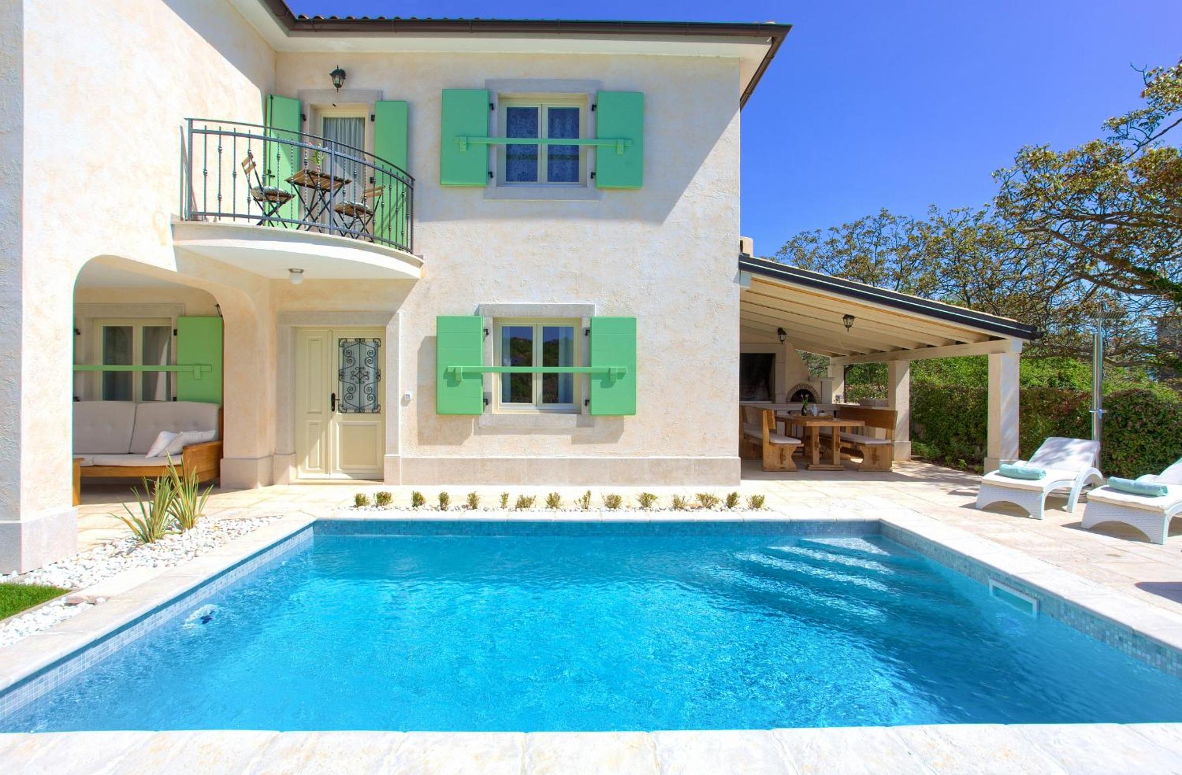Villa Luca with pool and jacuzzi view 3