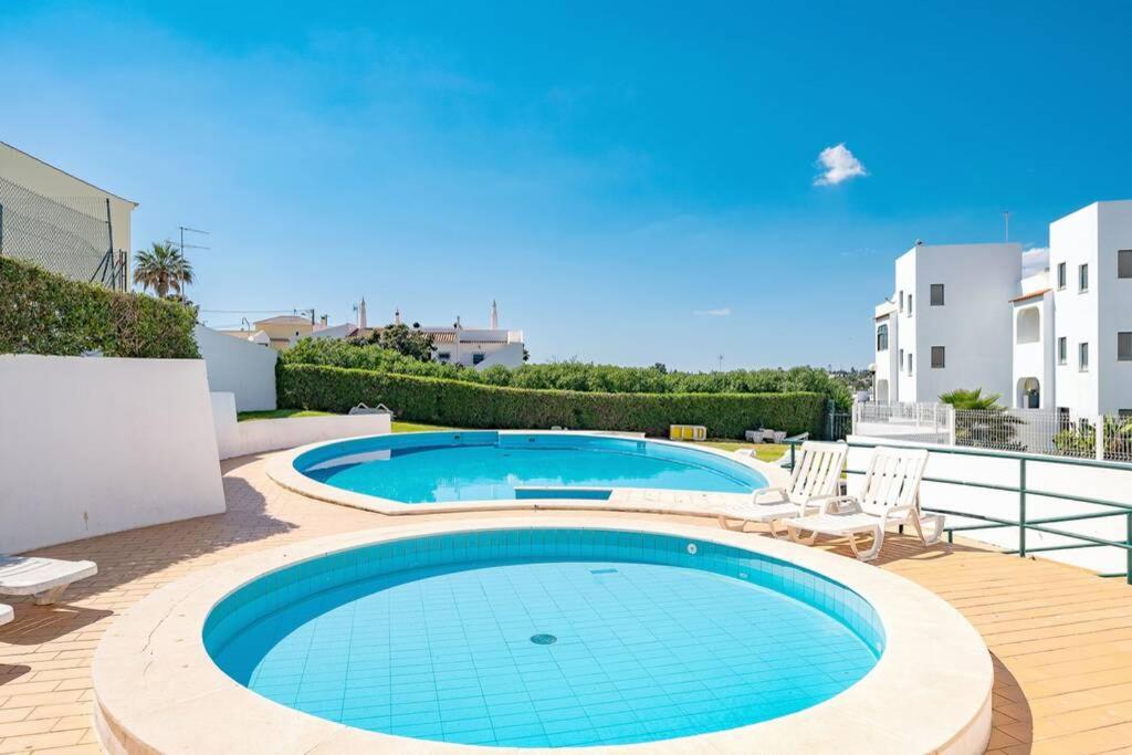 Apartamento T1 Carvoeiro c/piscina e a 300m Praia view 5