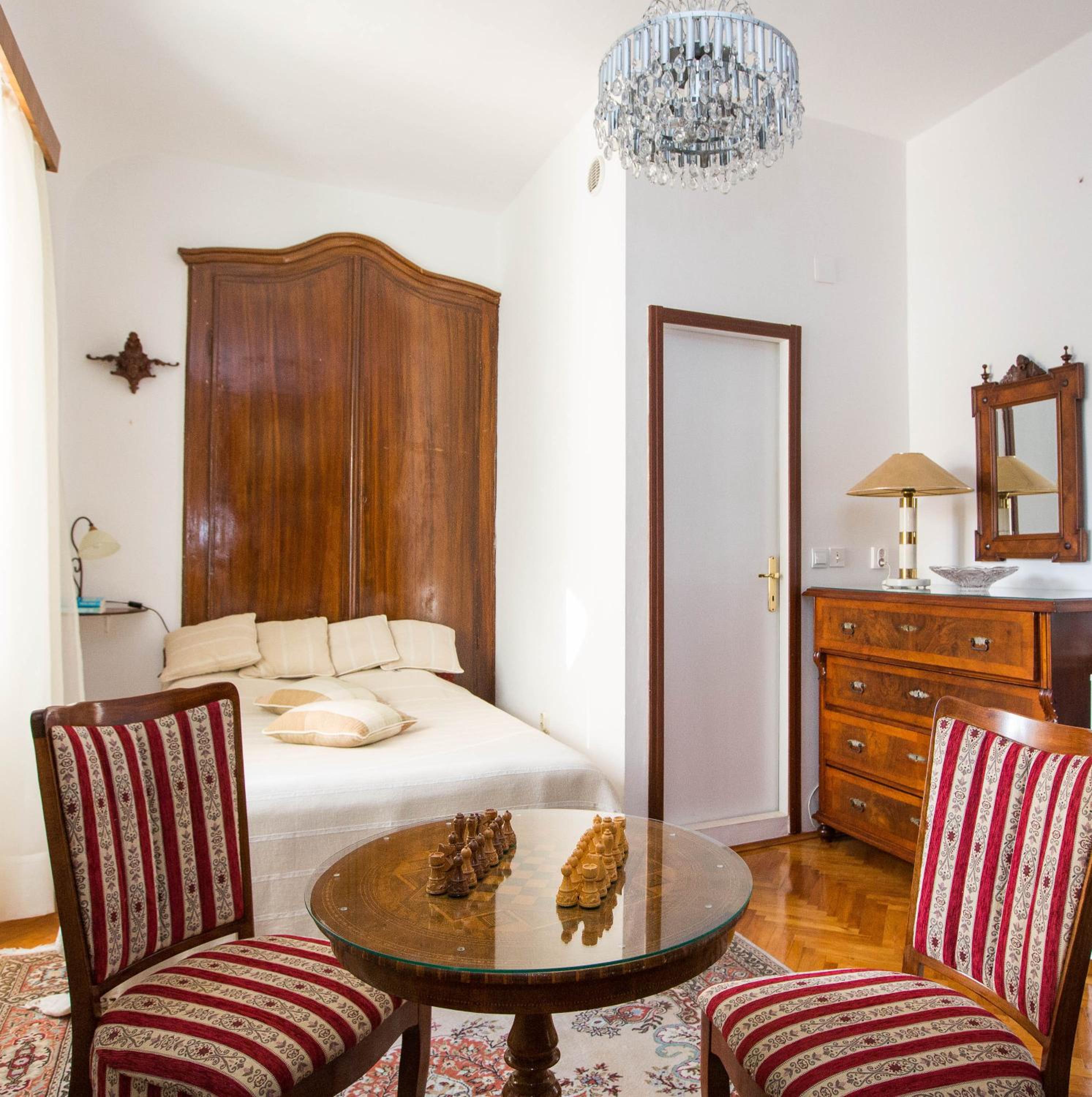 Room Mirella