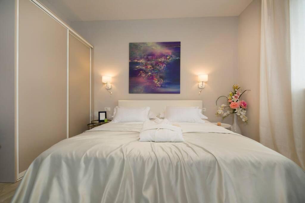 Sunset Paradise, getaway villa in private oasis view 3