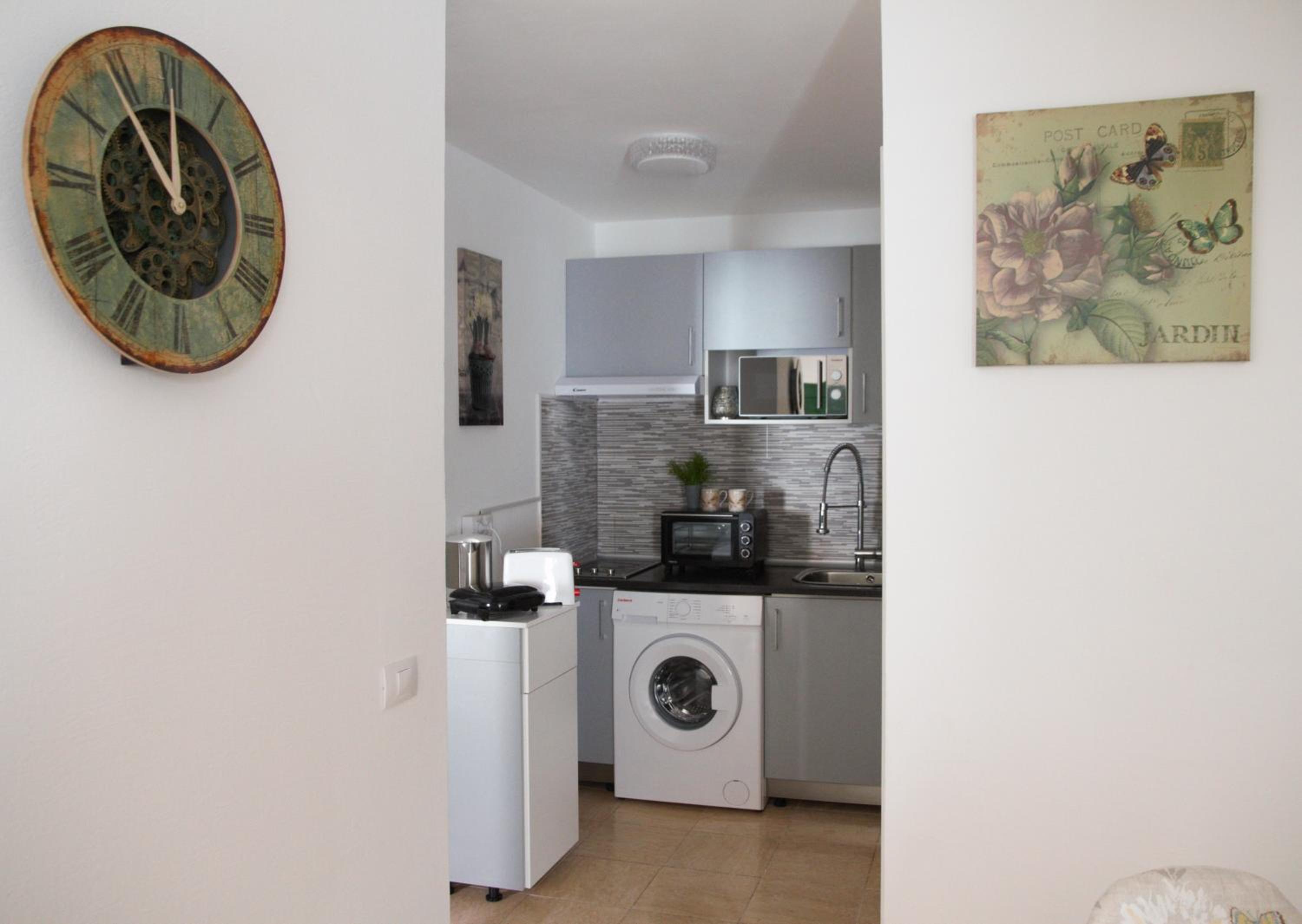Castillo Holiday Apartment- Puerta del Sol 245 view 4