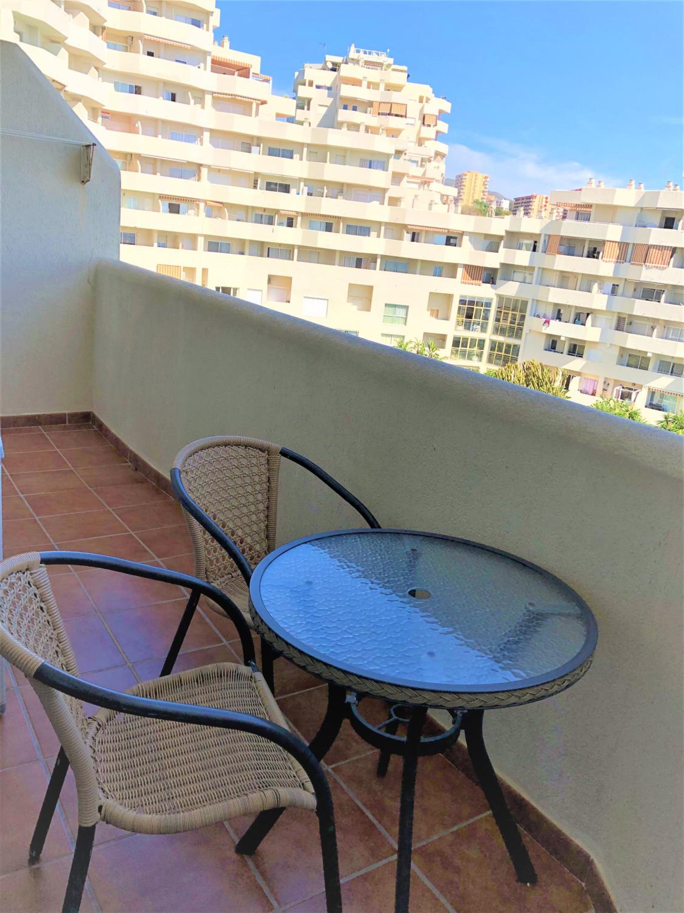 Precioso apartamento frente al mar Benalbeach view 3