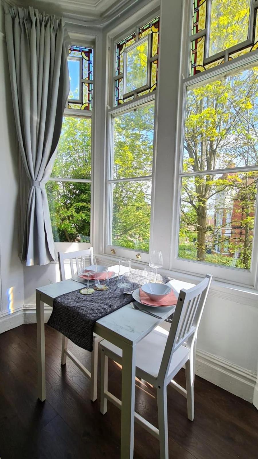 Moseley Apartments - Modern & bright 2 guests view 2