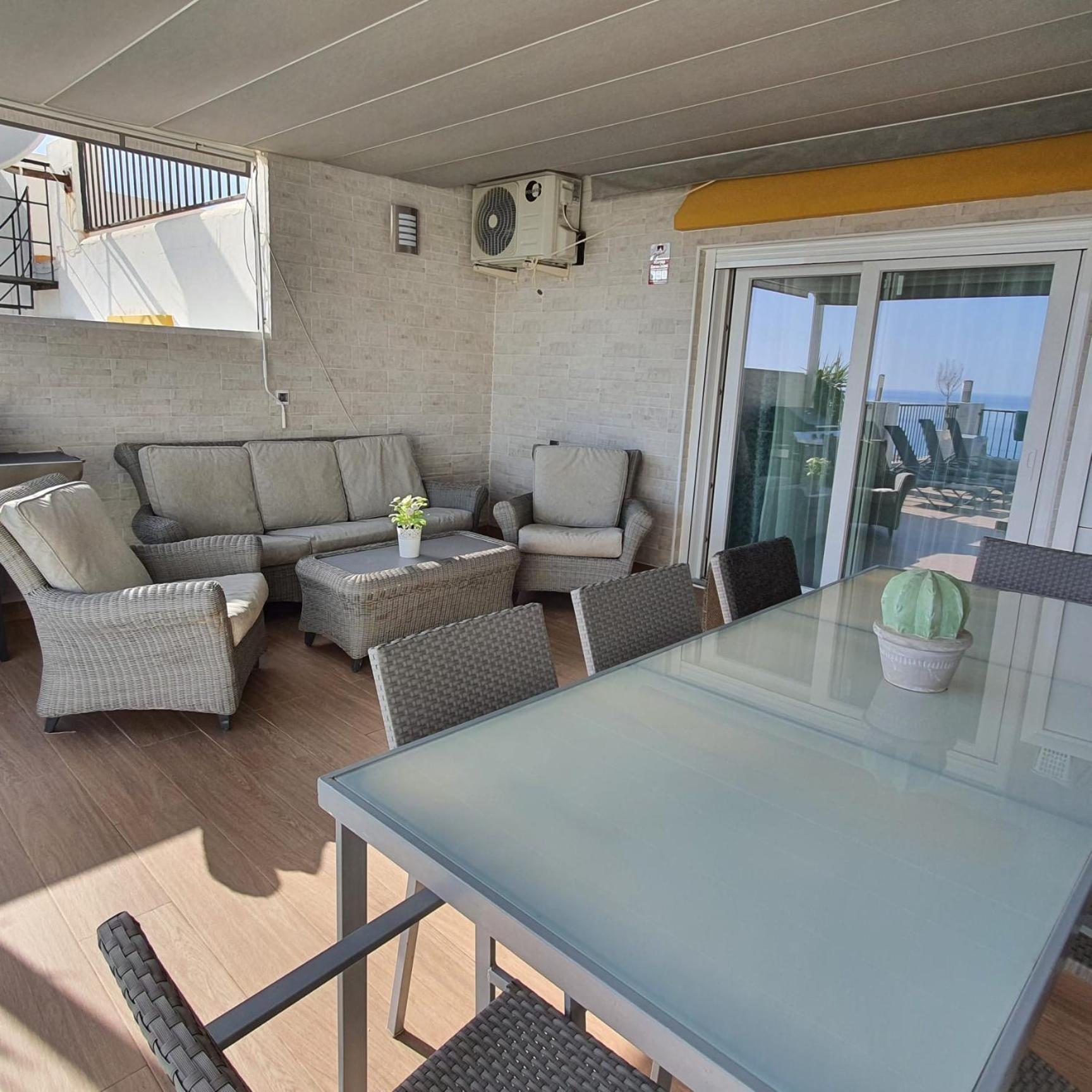 Niza Beach en Málaga — balance & terrace