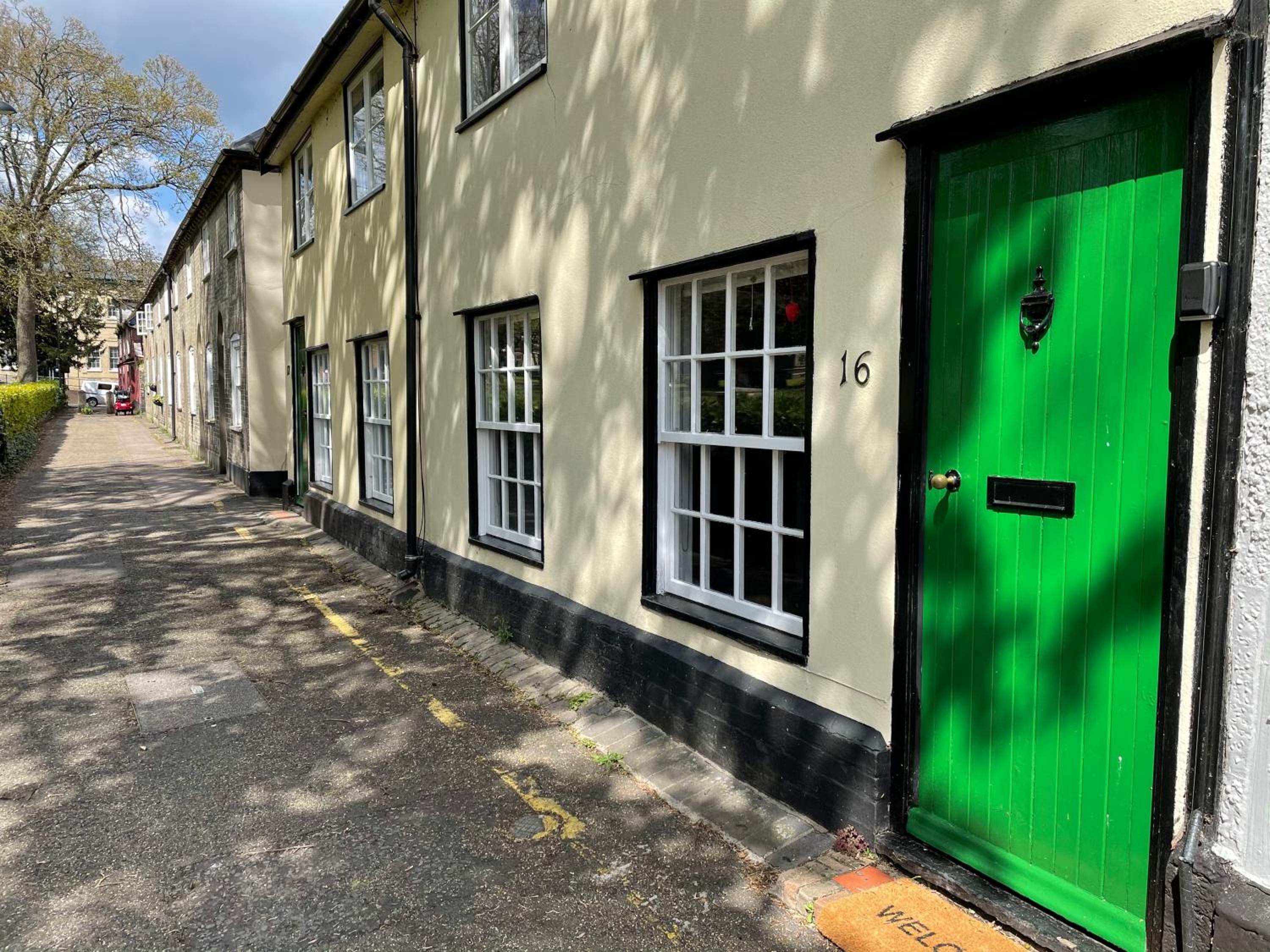 Charming Town Centre Character Cottage With Parking view 2