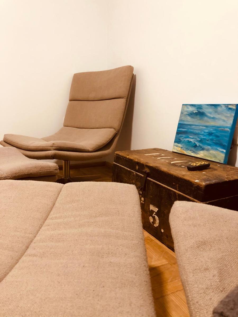 ART DESIGN STUDIO APART