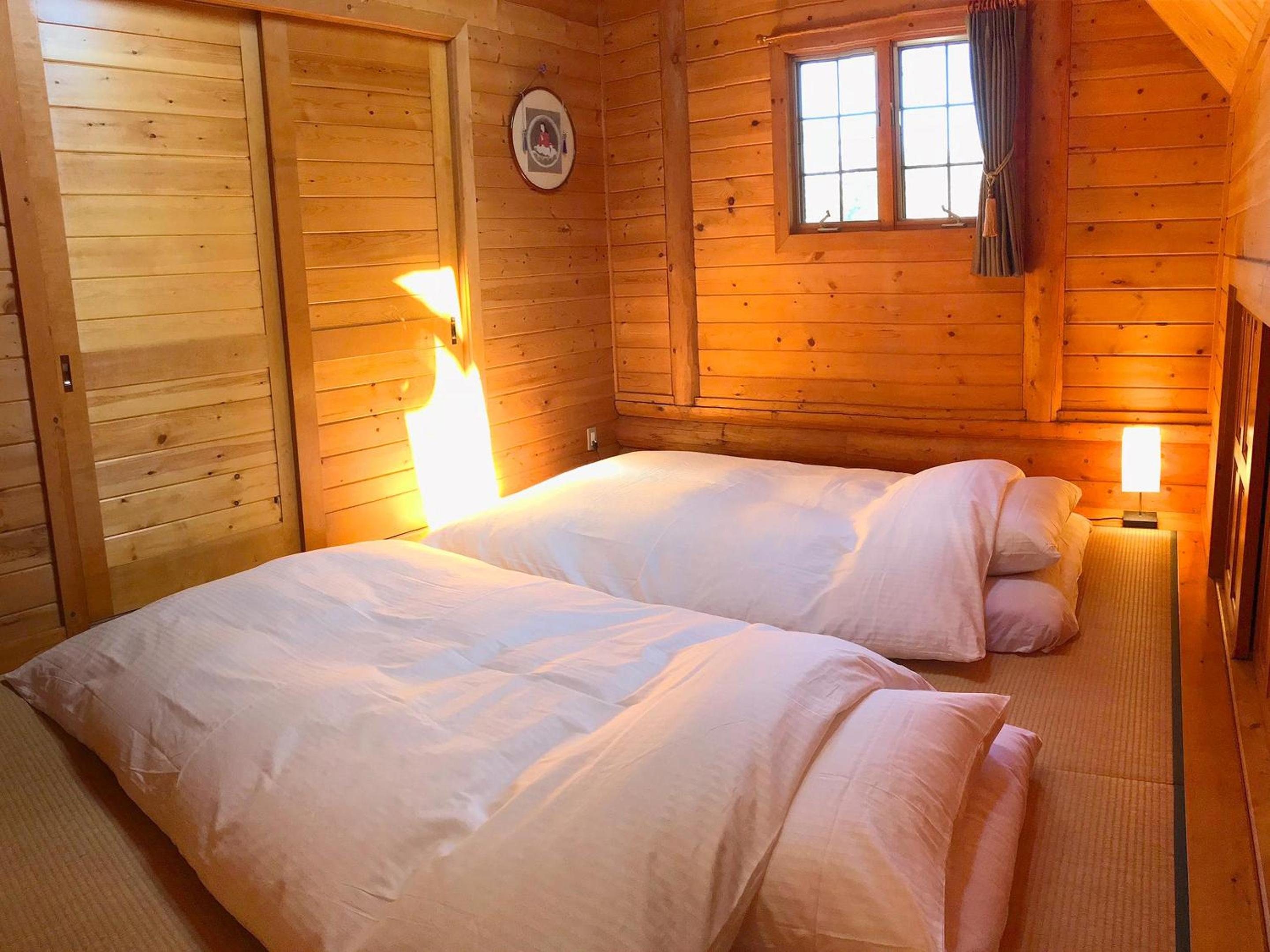 A Private Log House with Mt Fuji View & Piano - "Thangtong House Japan" view 5