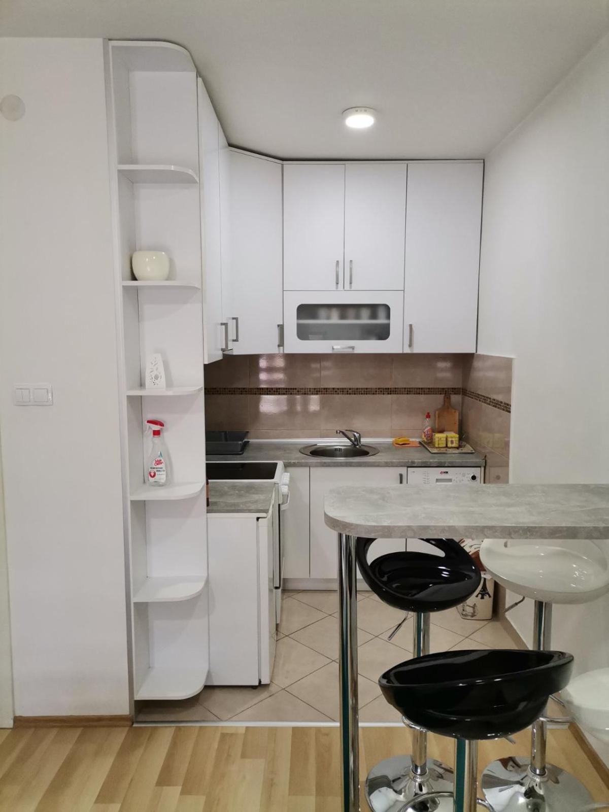 Centar Apartman ENMI 111