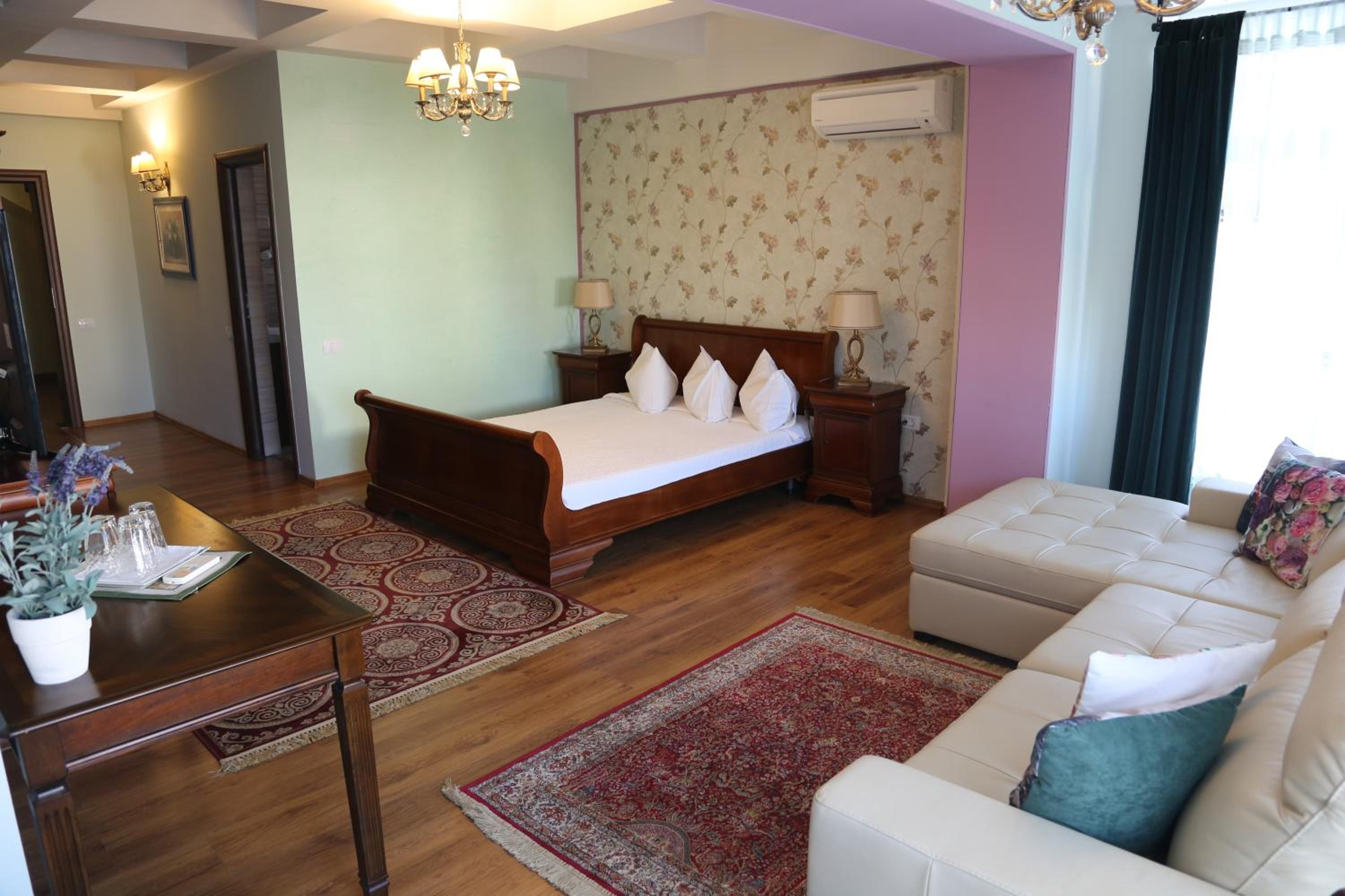 Boutique Vila White Duchess