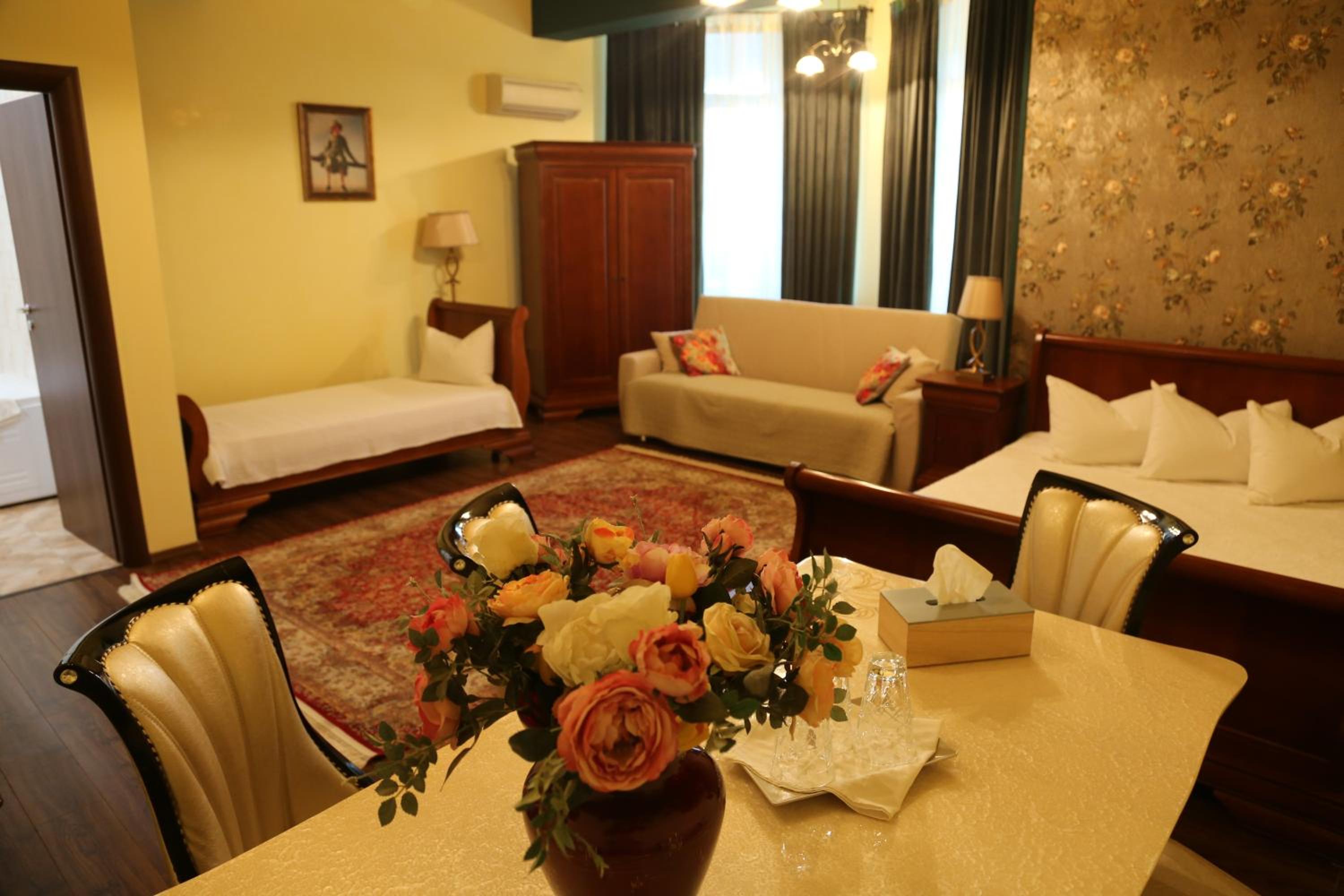 Boutique Vila White Duchess