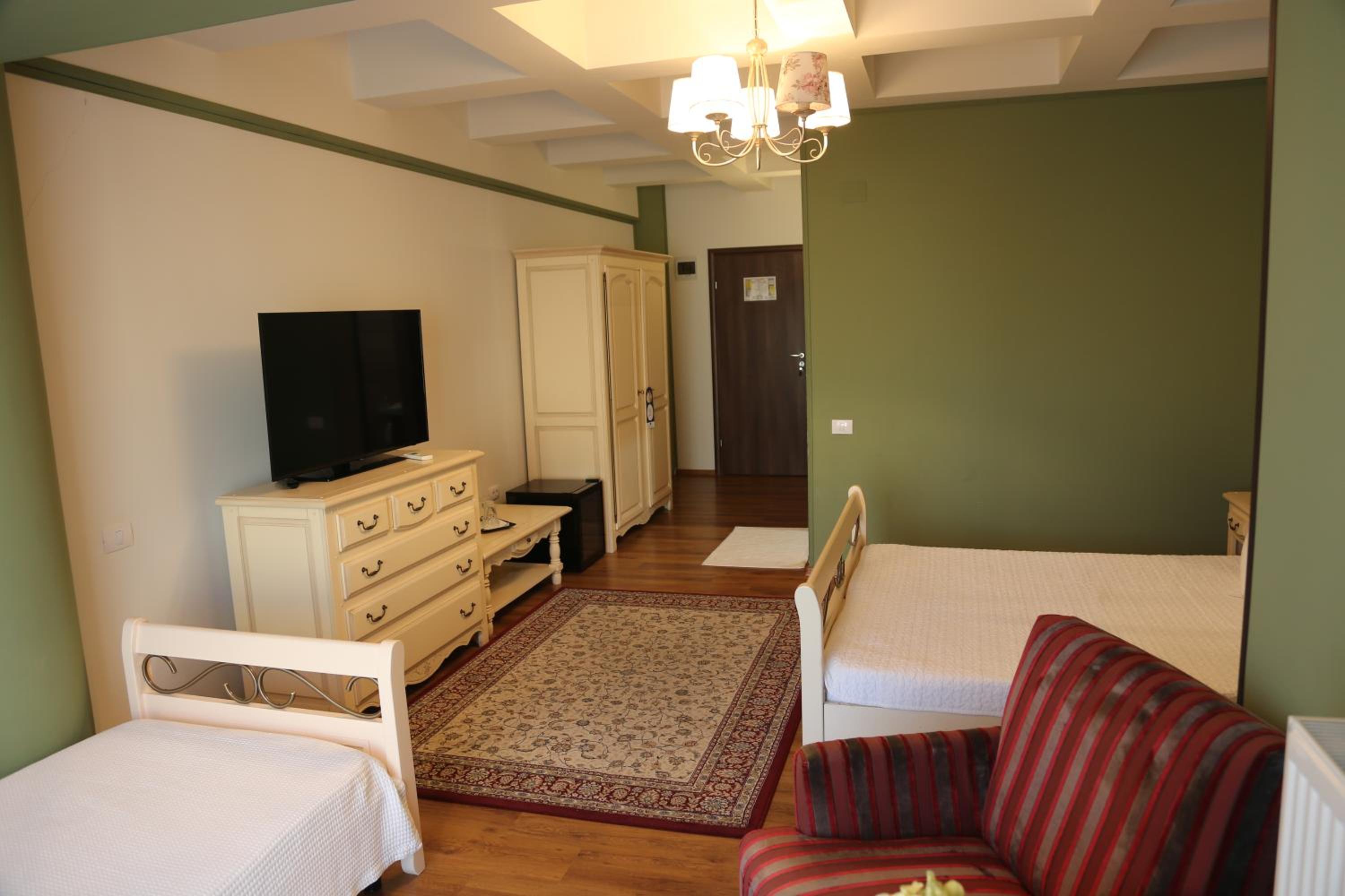 Boutique Vila White Duchess