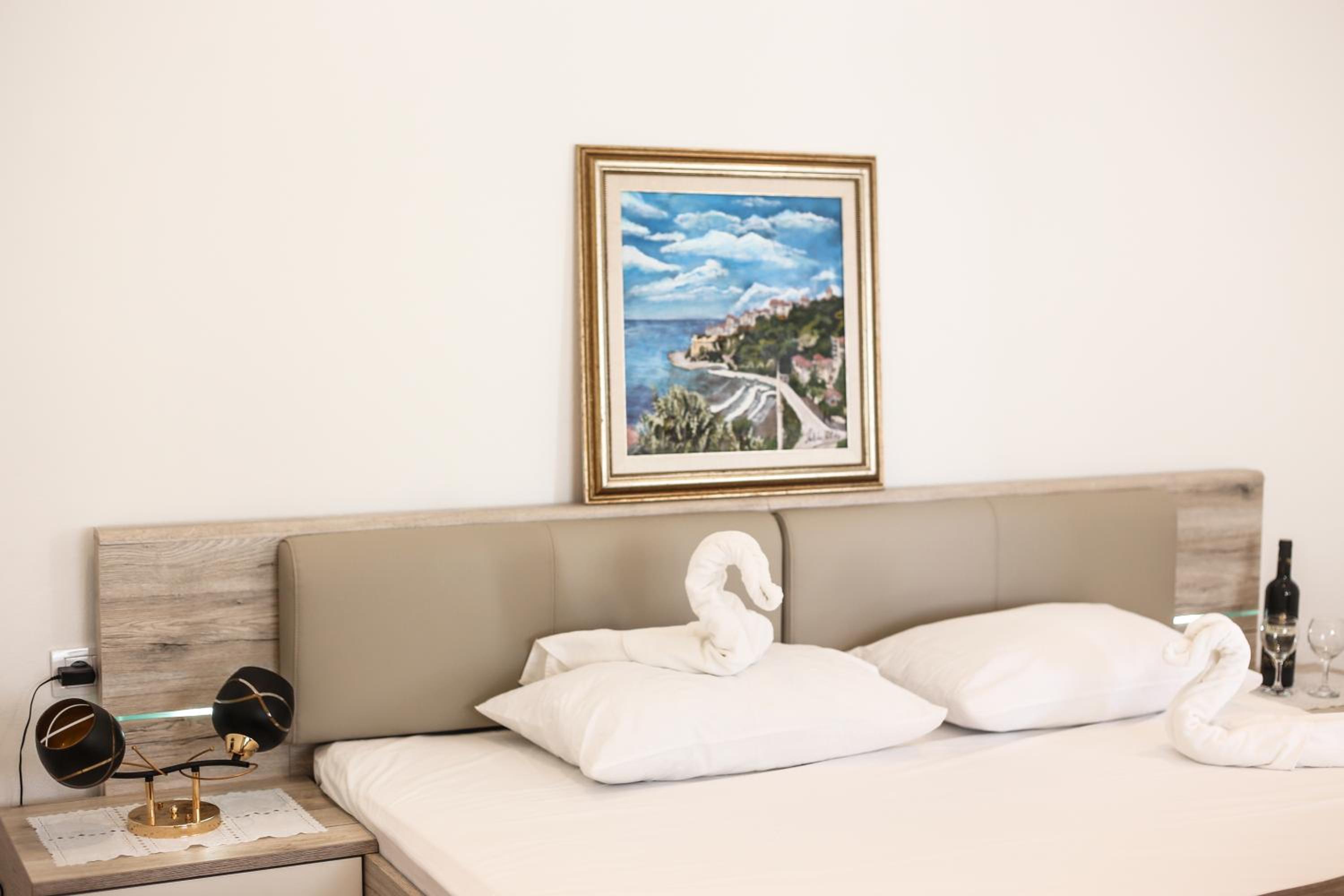 Arte Luxury Pool Apartmets view 4