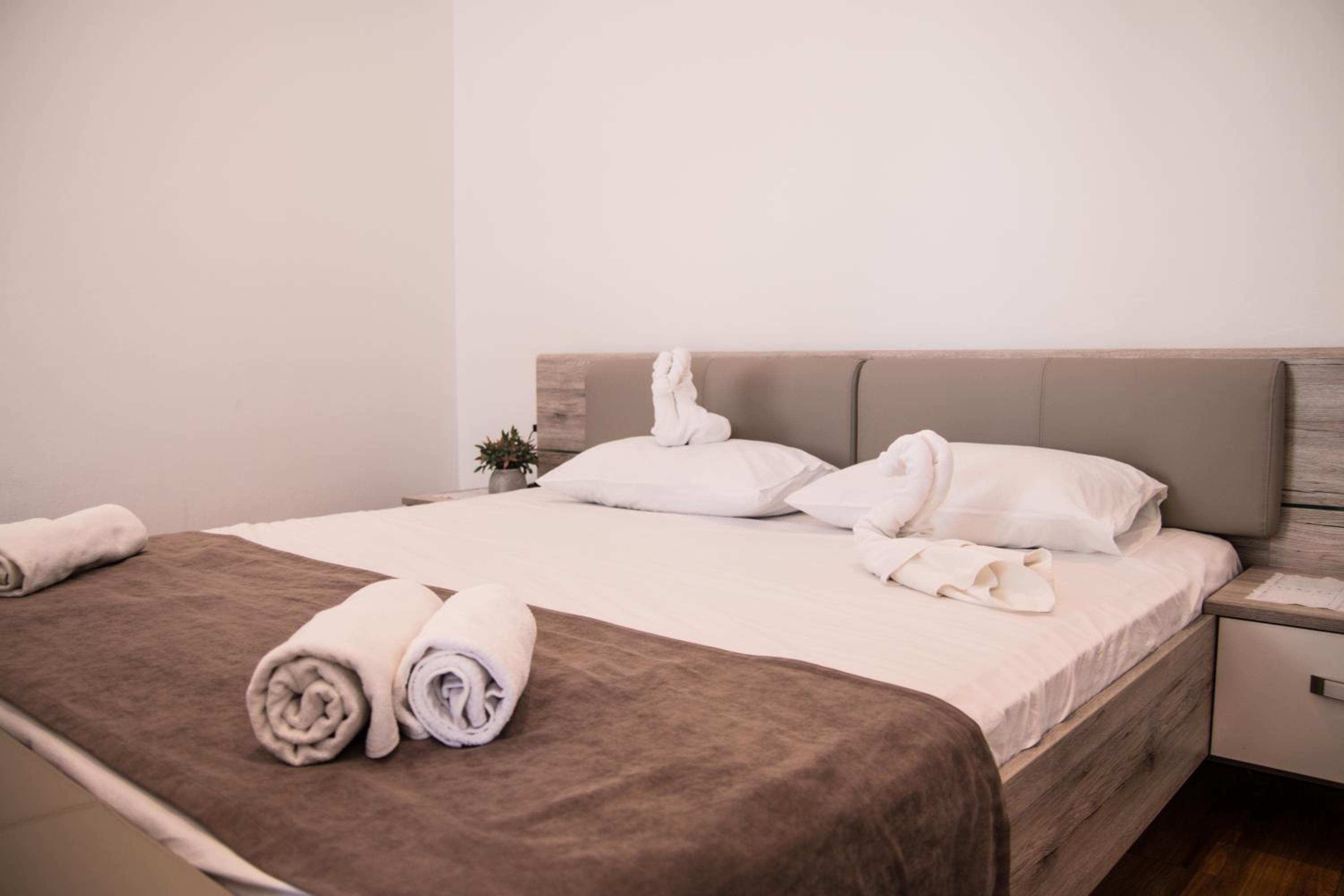 Arte Luxury Pool Apartmets view 3