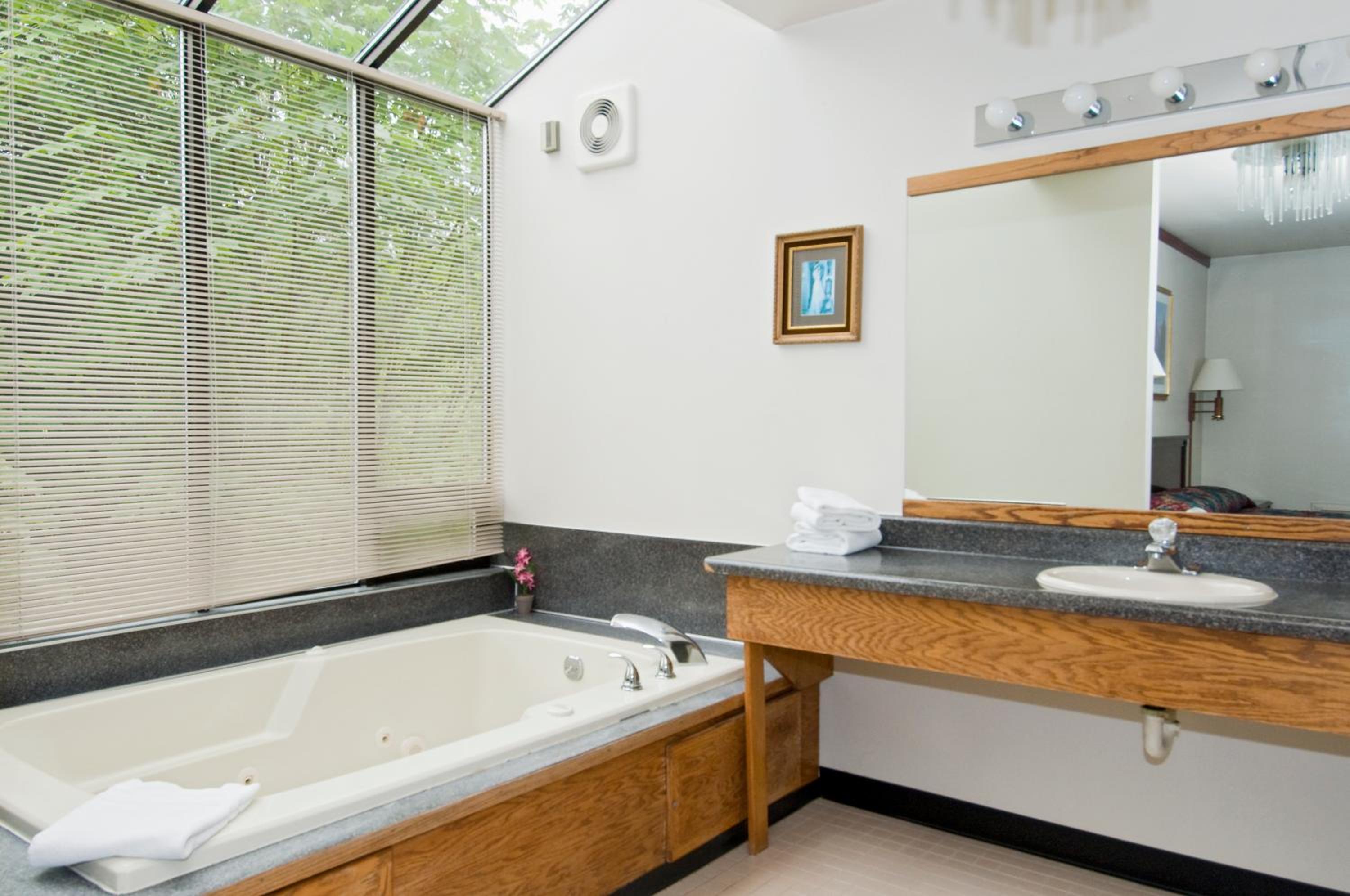 Sequim Bay Lodge