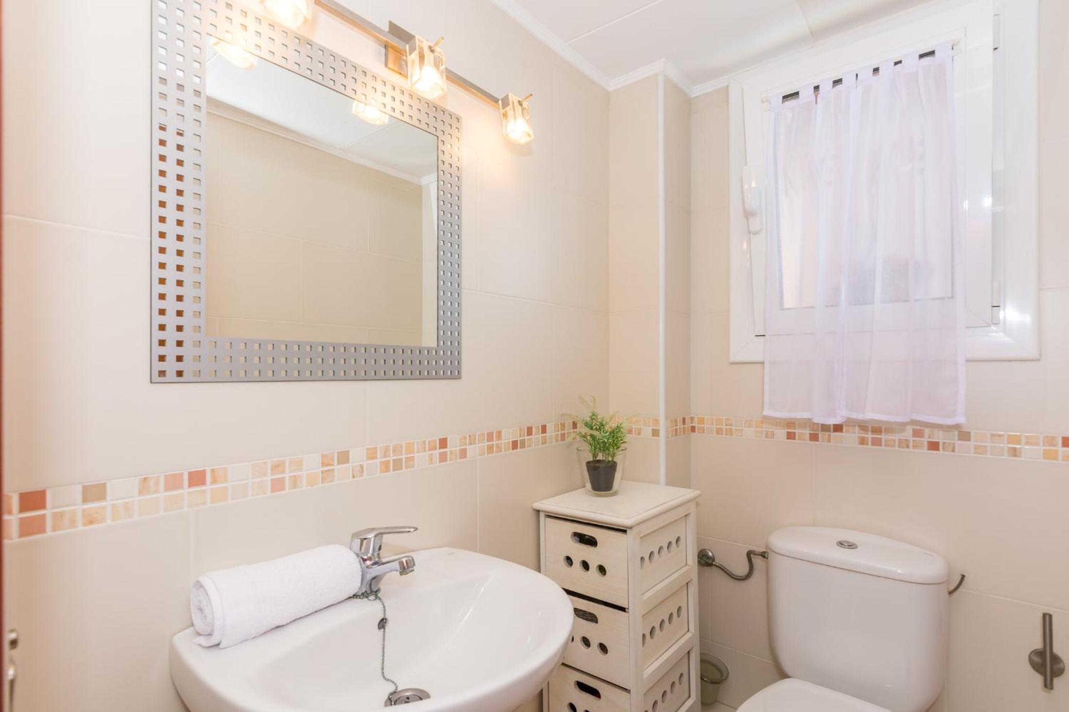 Pineda De Mar Vacations - HomeHolidaysRentals Amaral - Property Image 5
