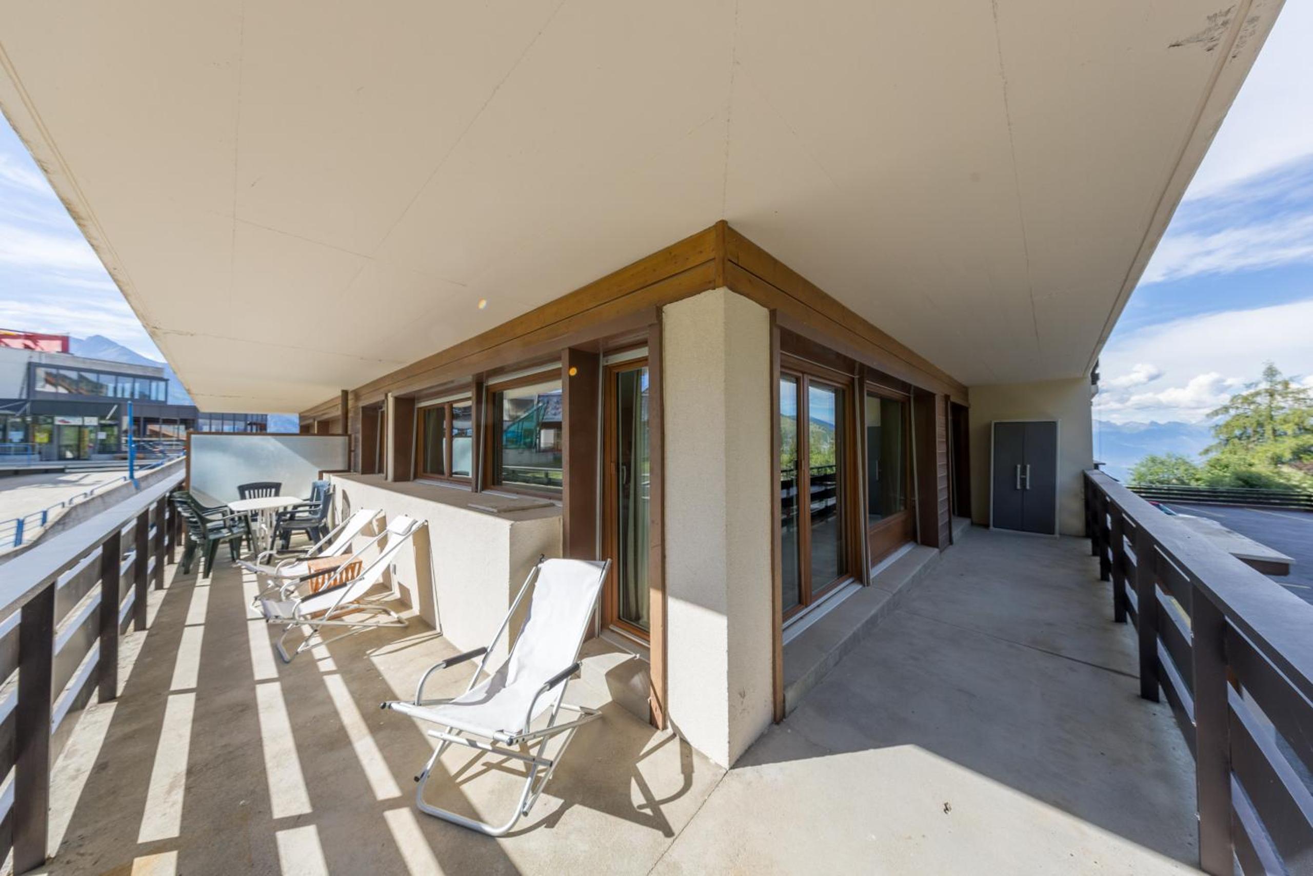 Olympic R2 - pied des pistes - carless holidays! view 4