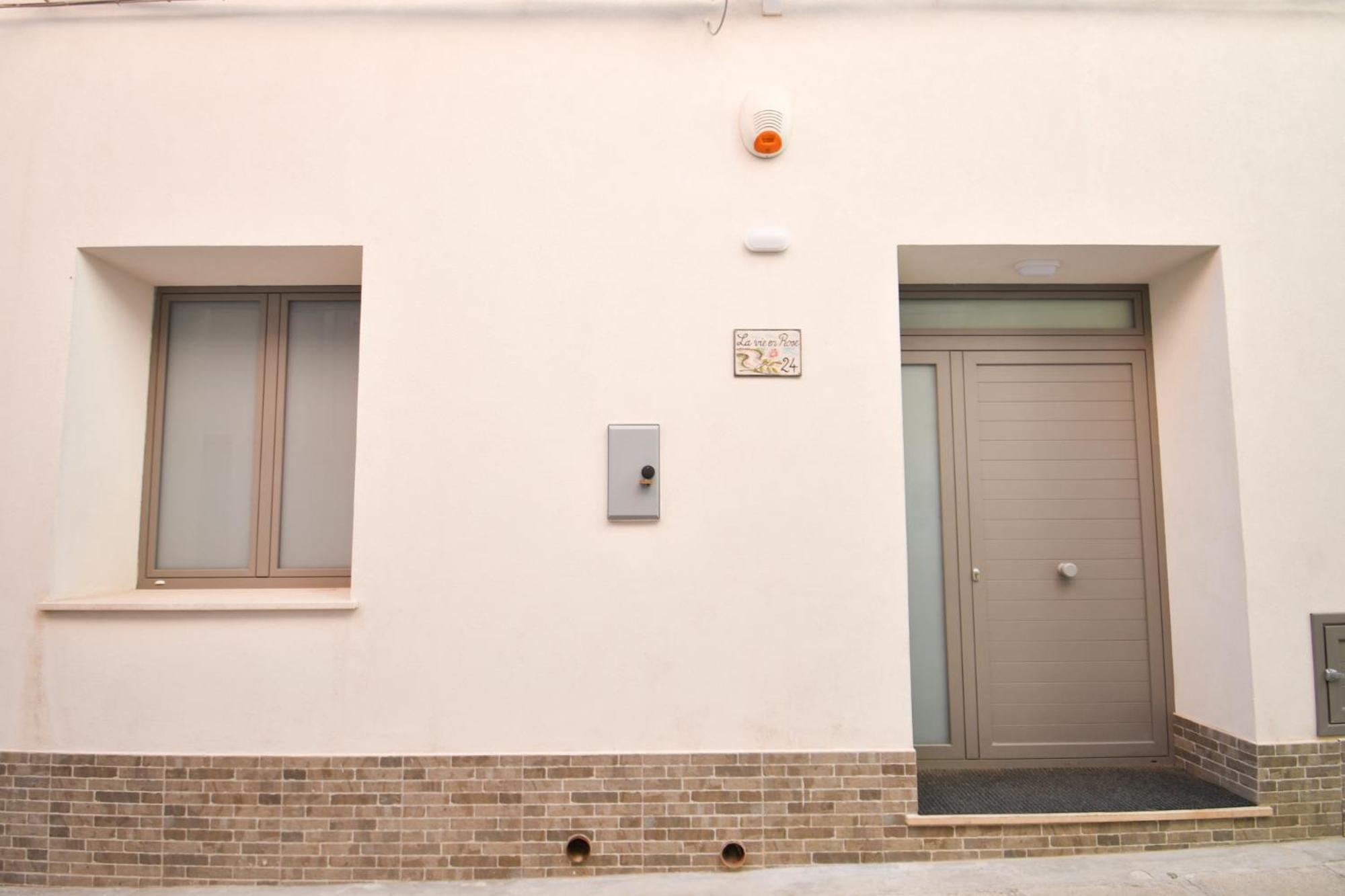 Hotel La Vie En Rose - Image 1