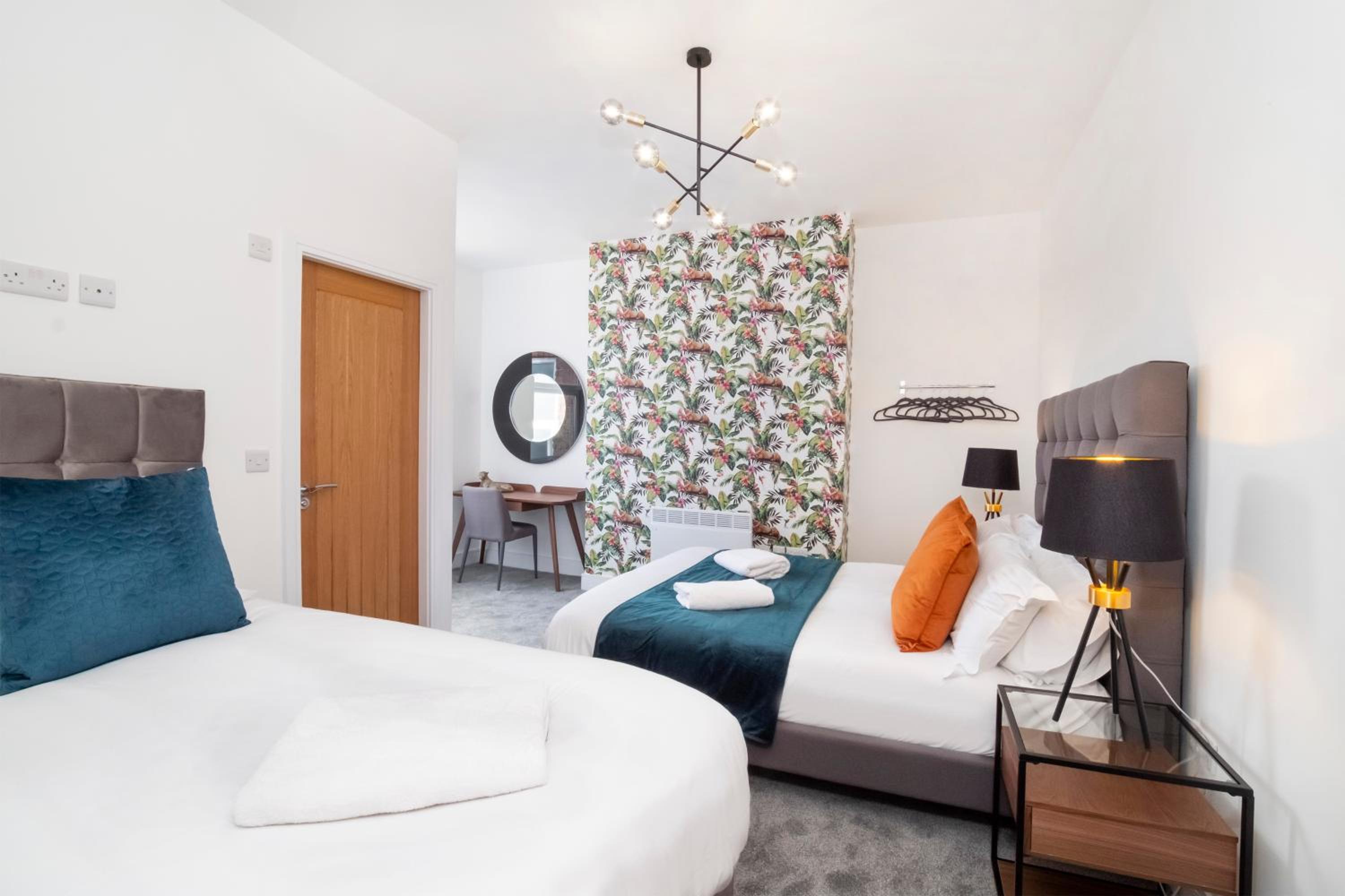 Innvigour Bespoke House with Free Parking for 3 Cars view 3