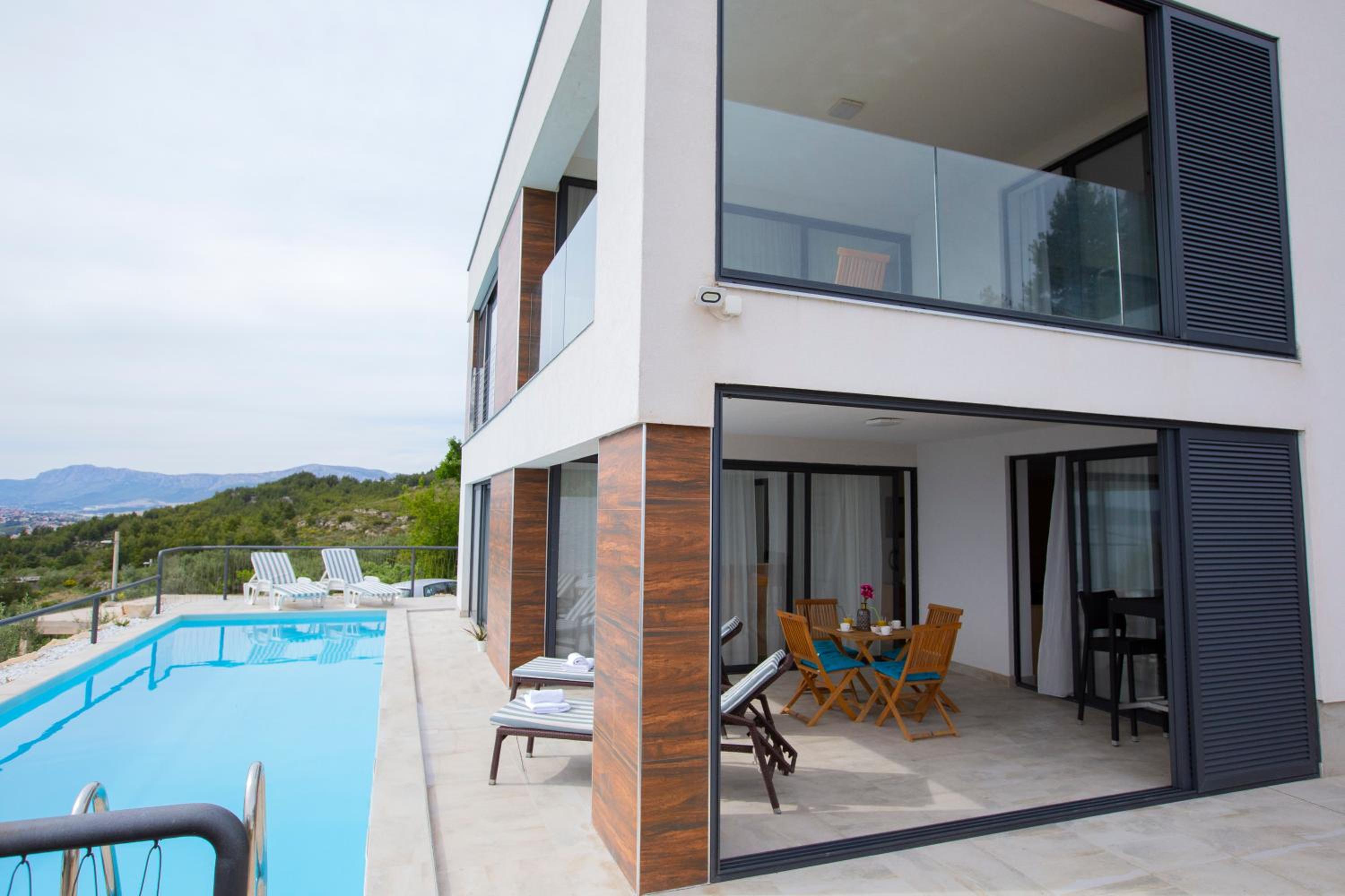 Royal Villa 2 view 4