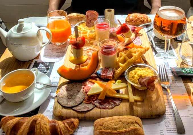 breakfast buffet