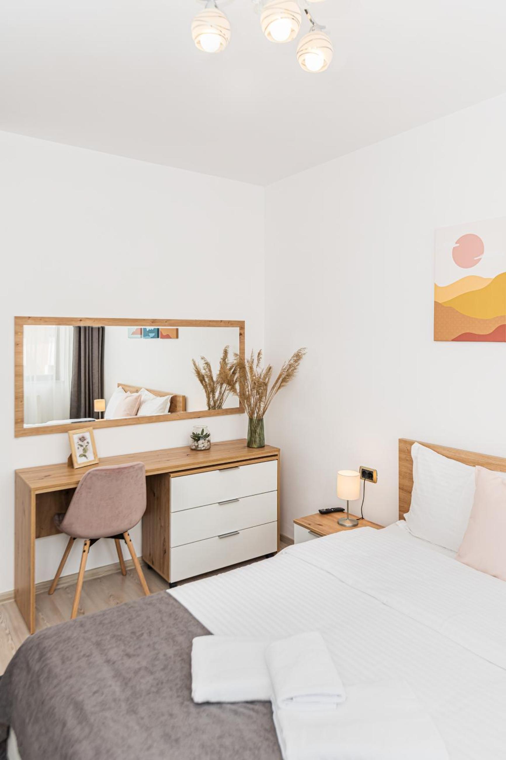 Isaran 2D3E Apartment Brașov view 4