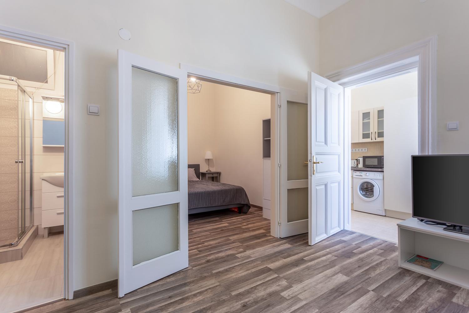 Goldcentral Apartments - Stylish Apartments - Wine Tasting Access view 4