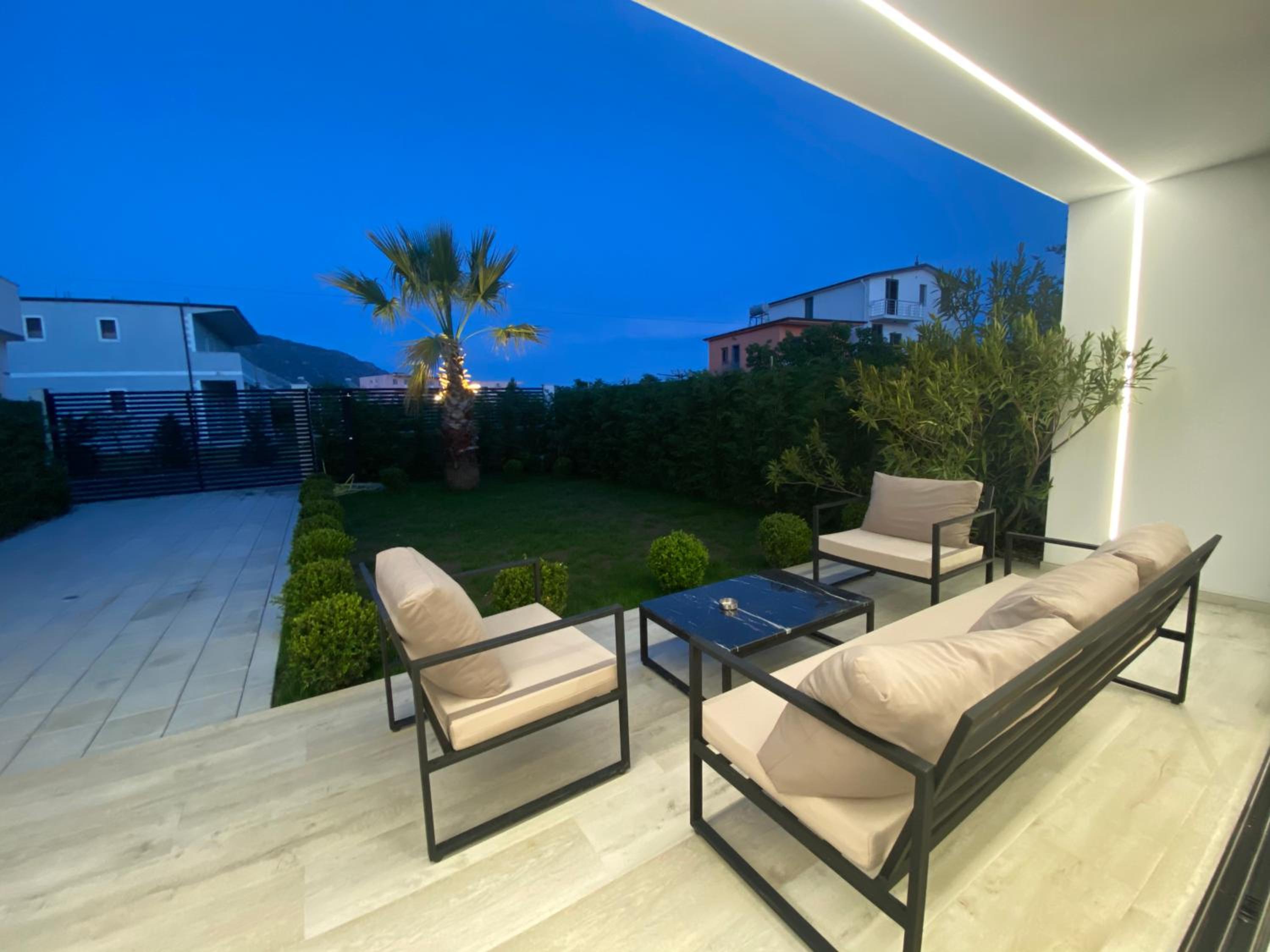 White Beach Villa 2 - Luxury