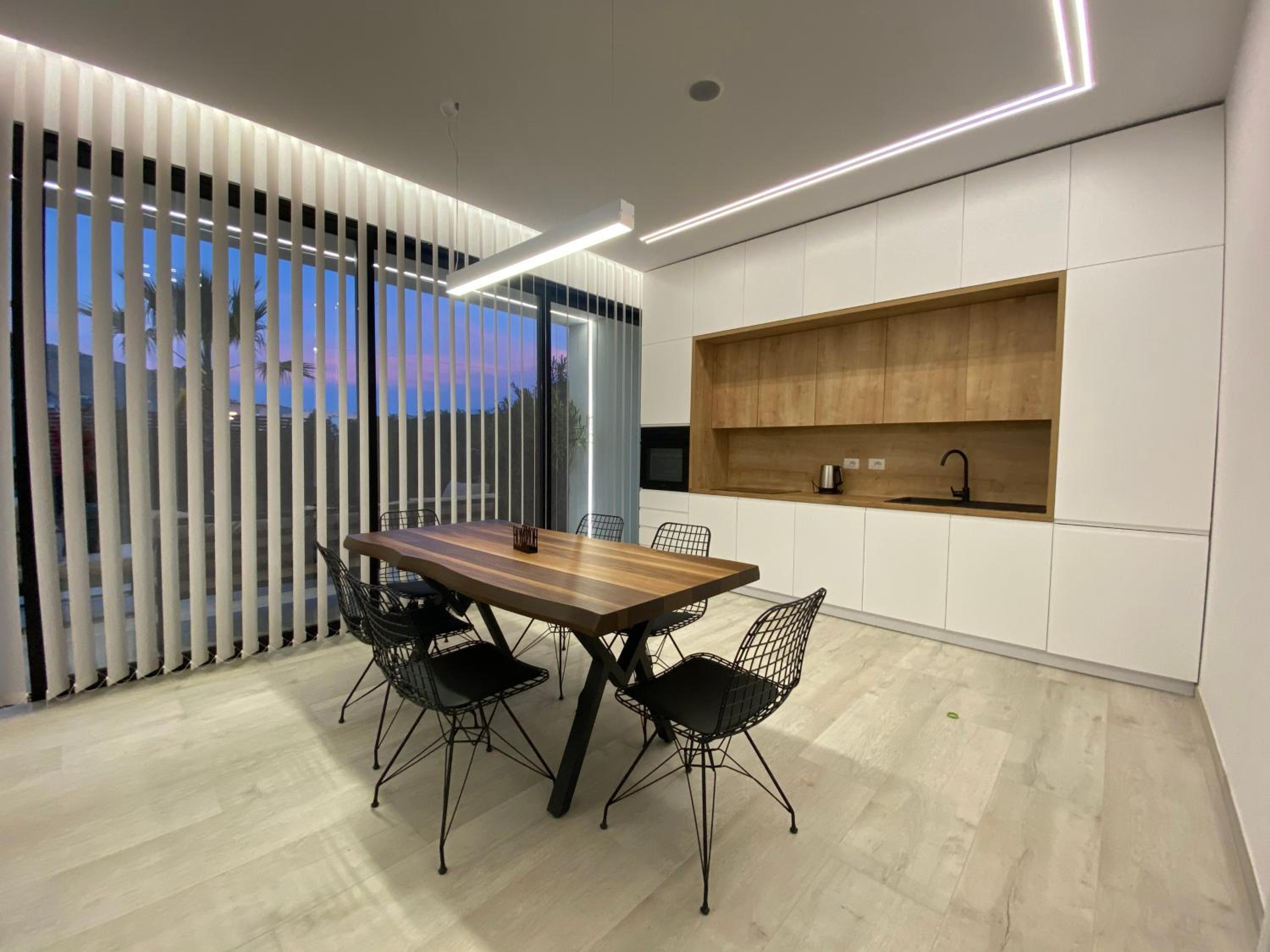 White Beach Villa 2 - Luxury