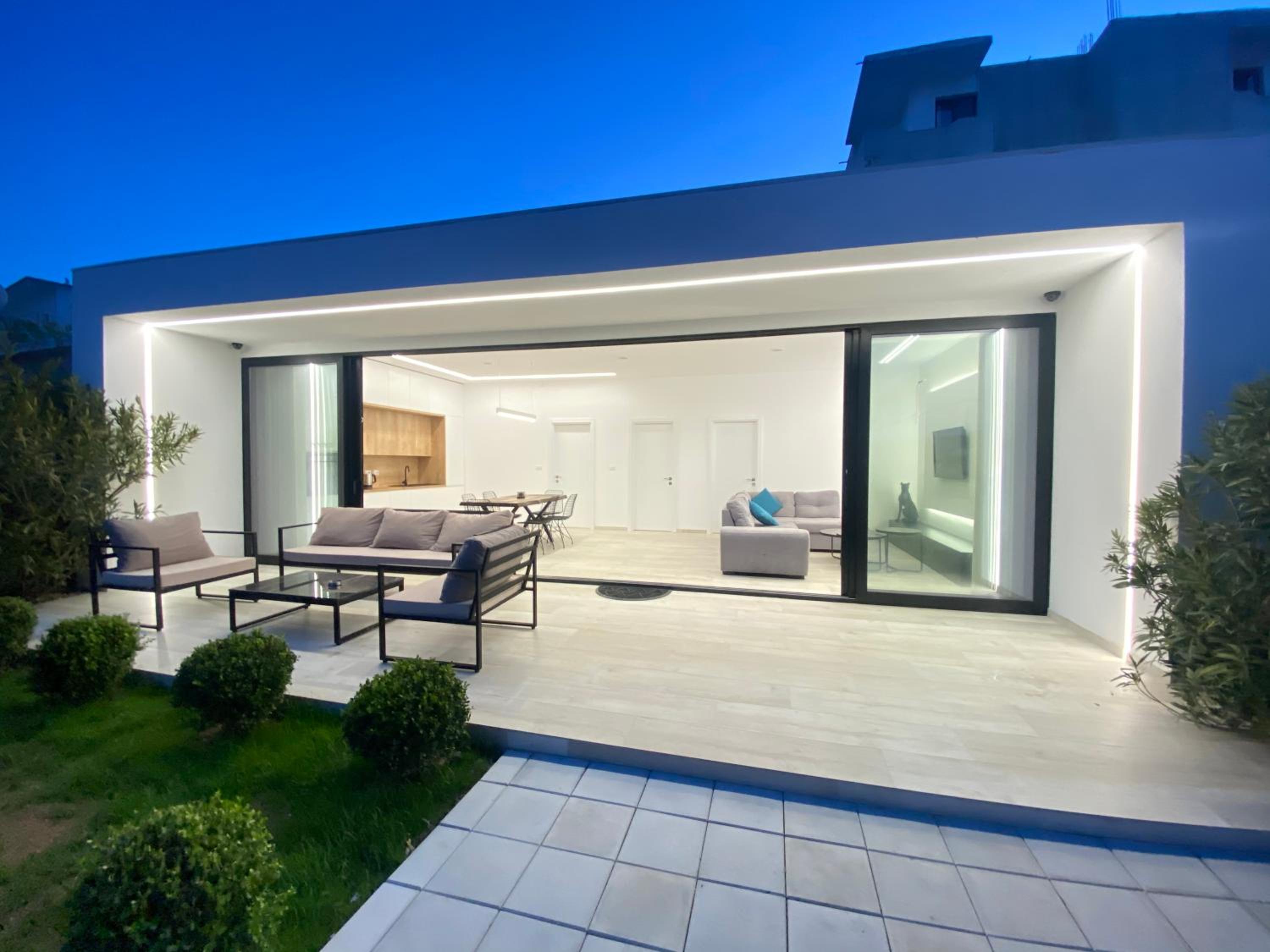 White Beach Villa 2 - Luxury