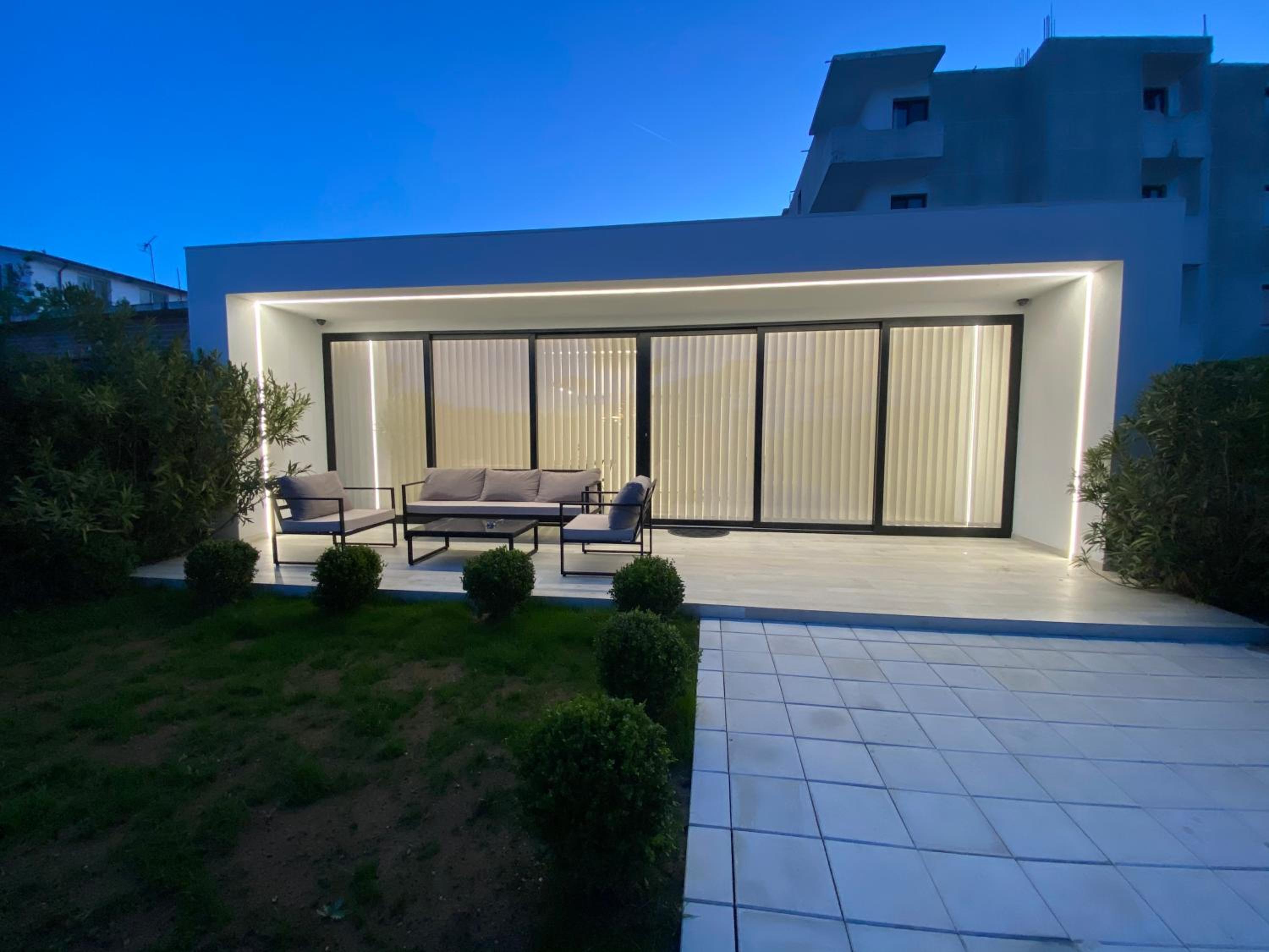 White Beach Villa 2 - Luxury