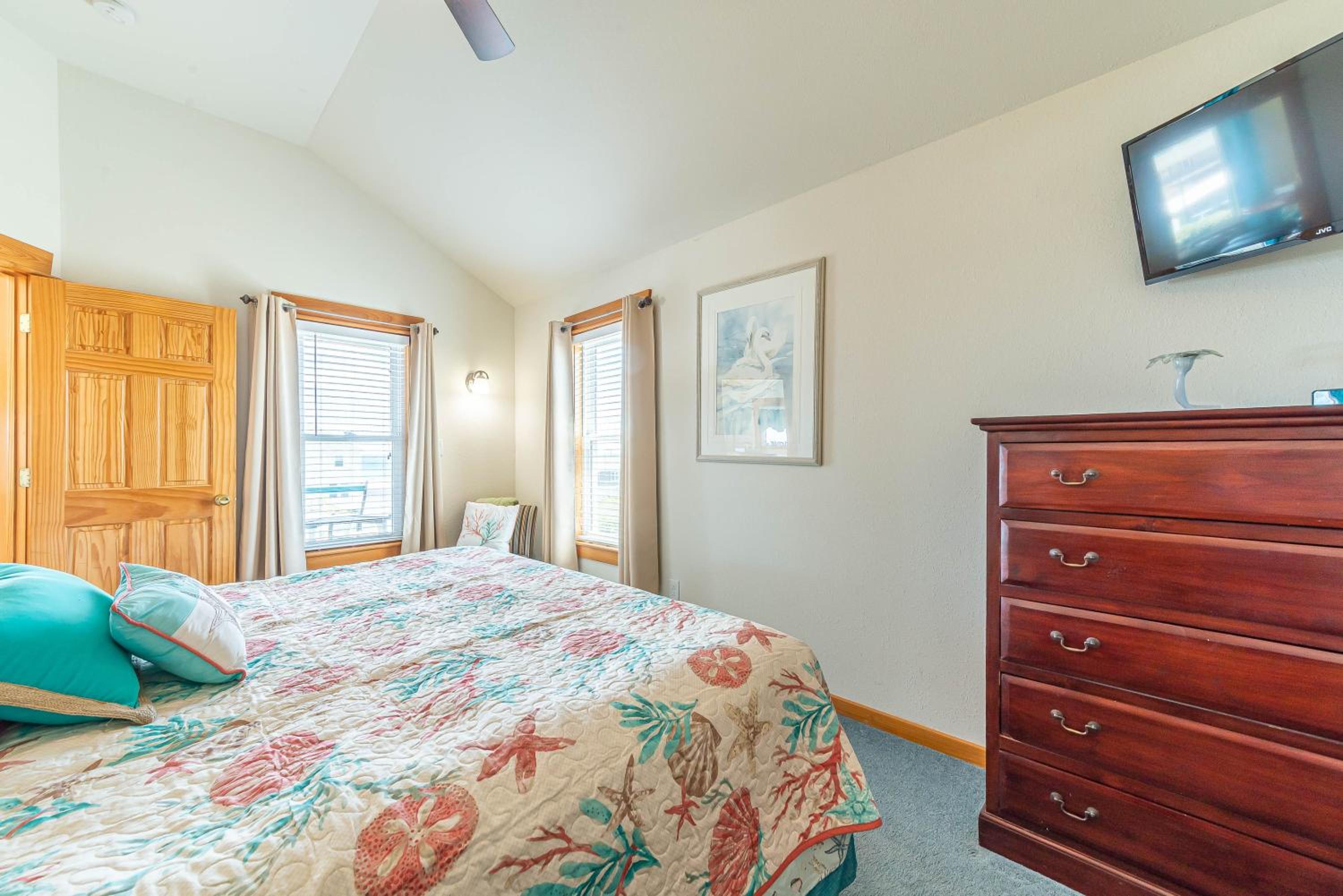 Everybody Loves...Sand, Sun & Fun - KDH MP 5.5, Ocean View, 100 Yds to Beach, Pool, Fire Pit, Flex Stays
