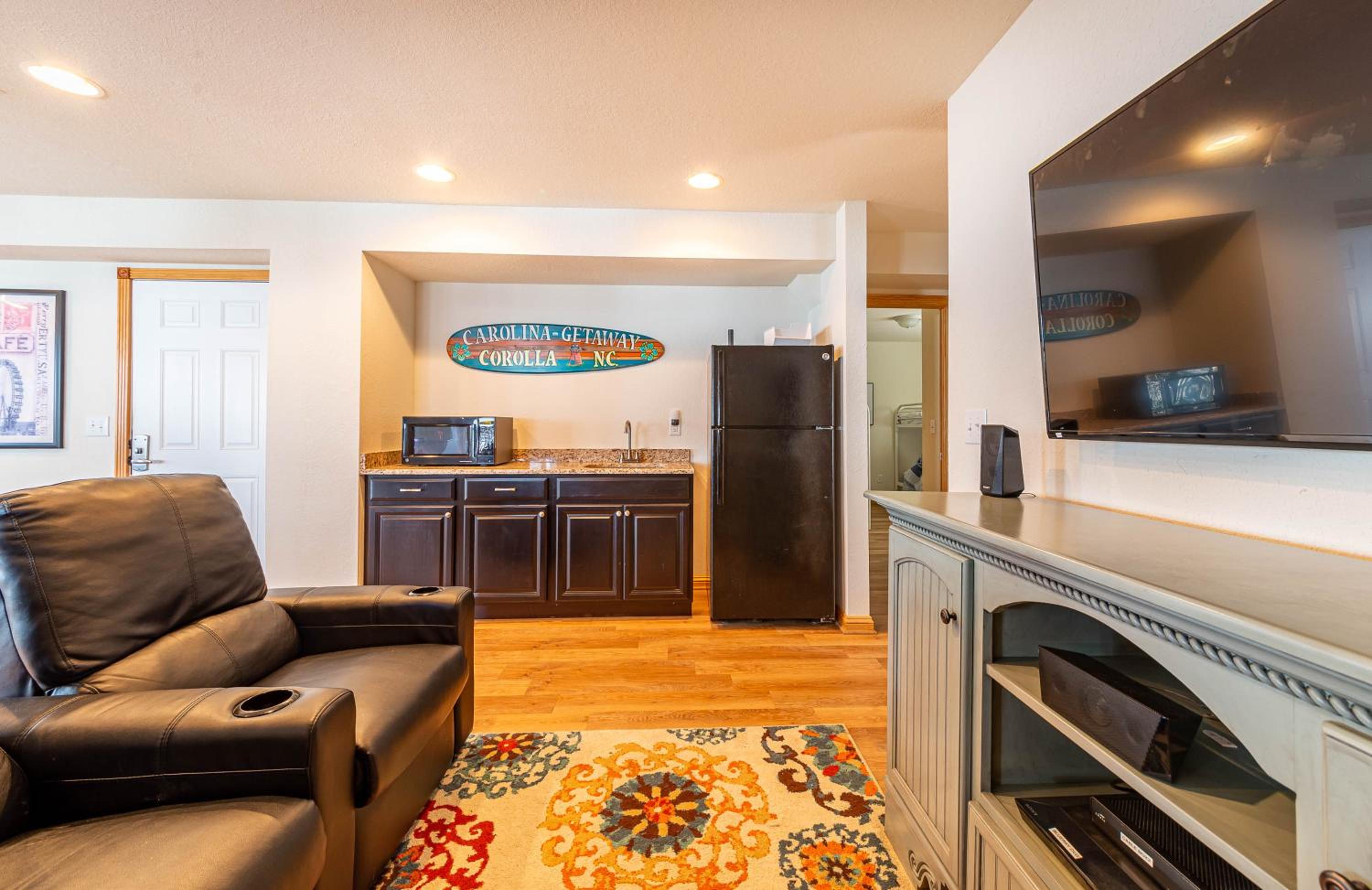 Carolina Getaway - Corolla, Ocean Sands, 150 Yds to Beach, Pool, Hot Tub, Pool Table, Arcade Game