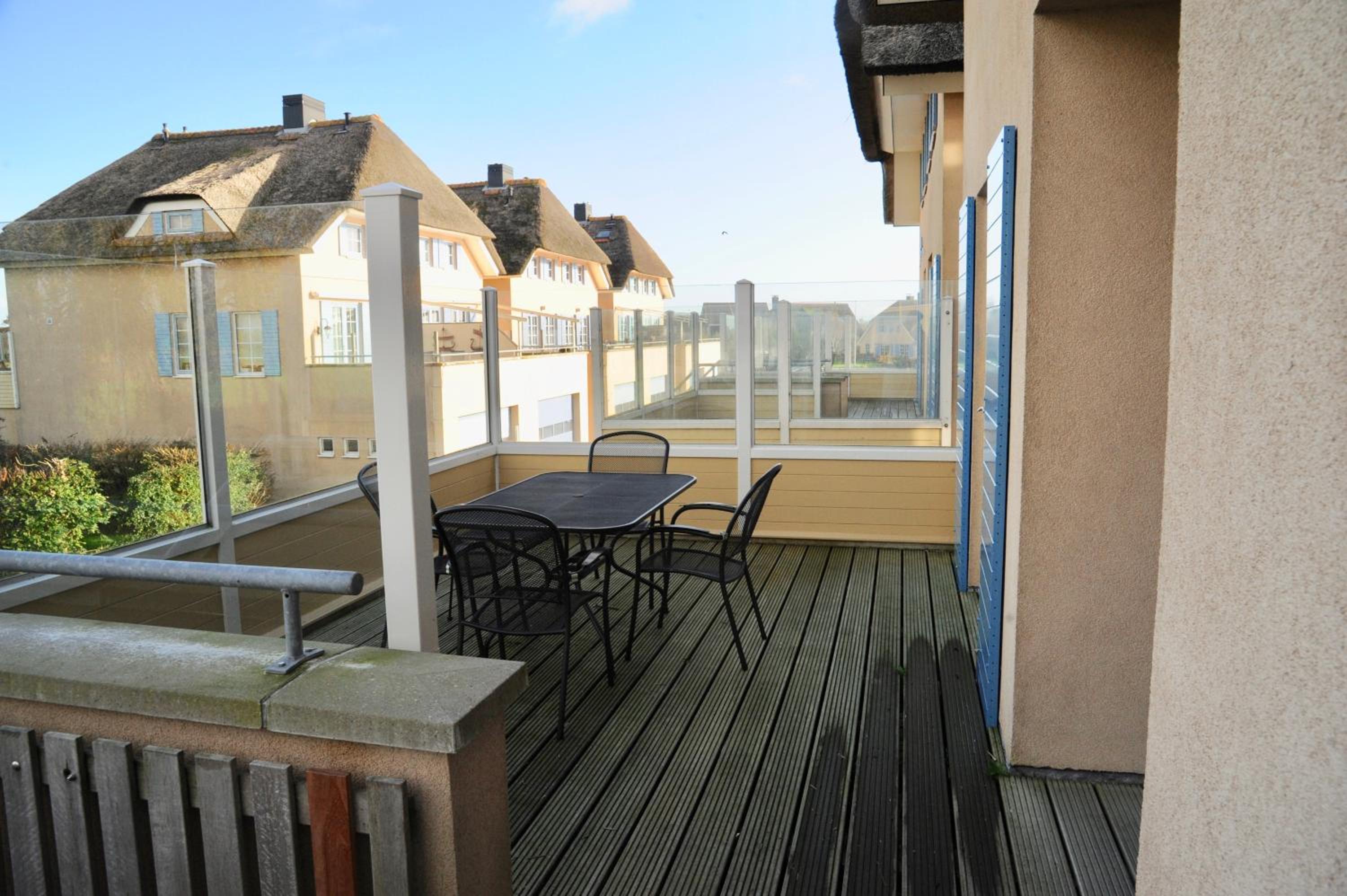 Peaceful boathouse located in a water activity-rich area view 3