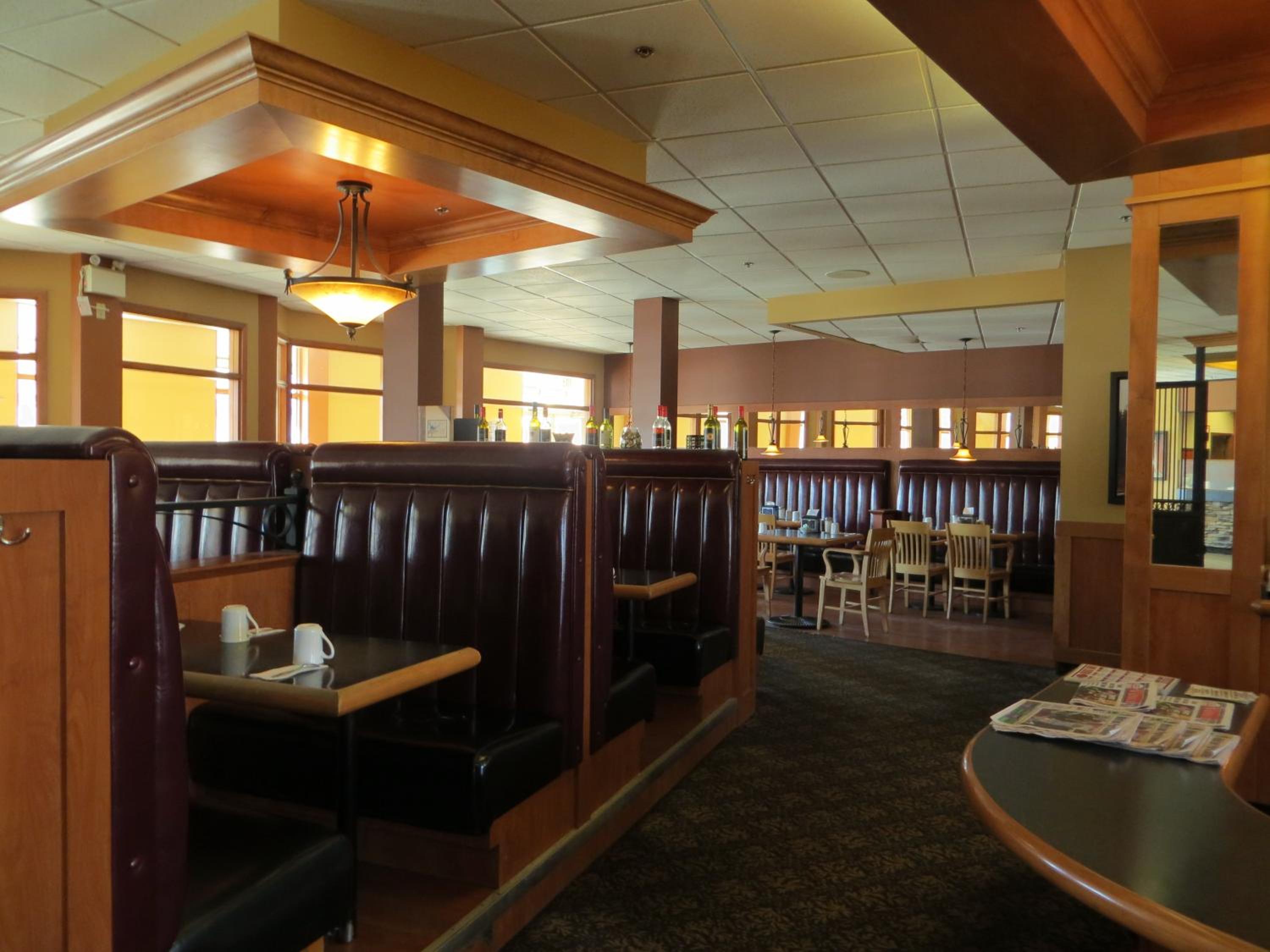 Hinton Vacations - Athabasca Valley Inn  Suites - Property Image 4