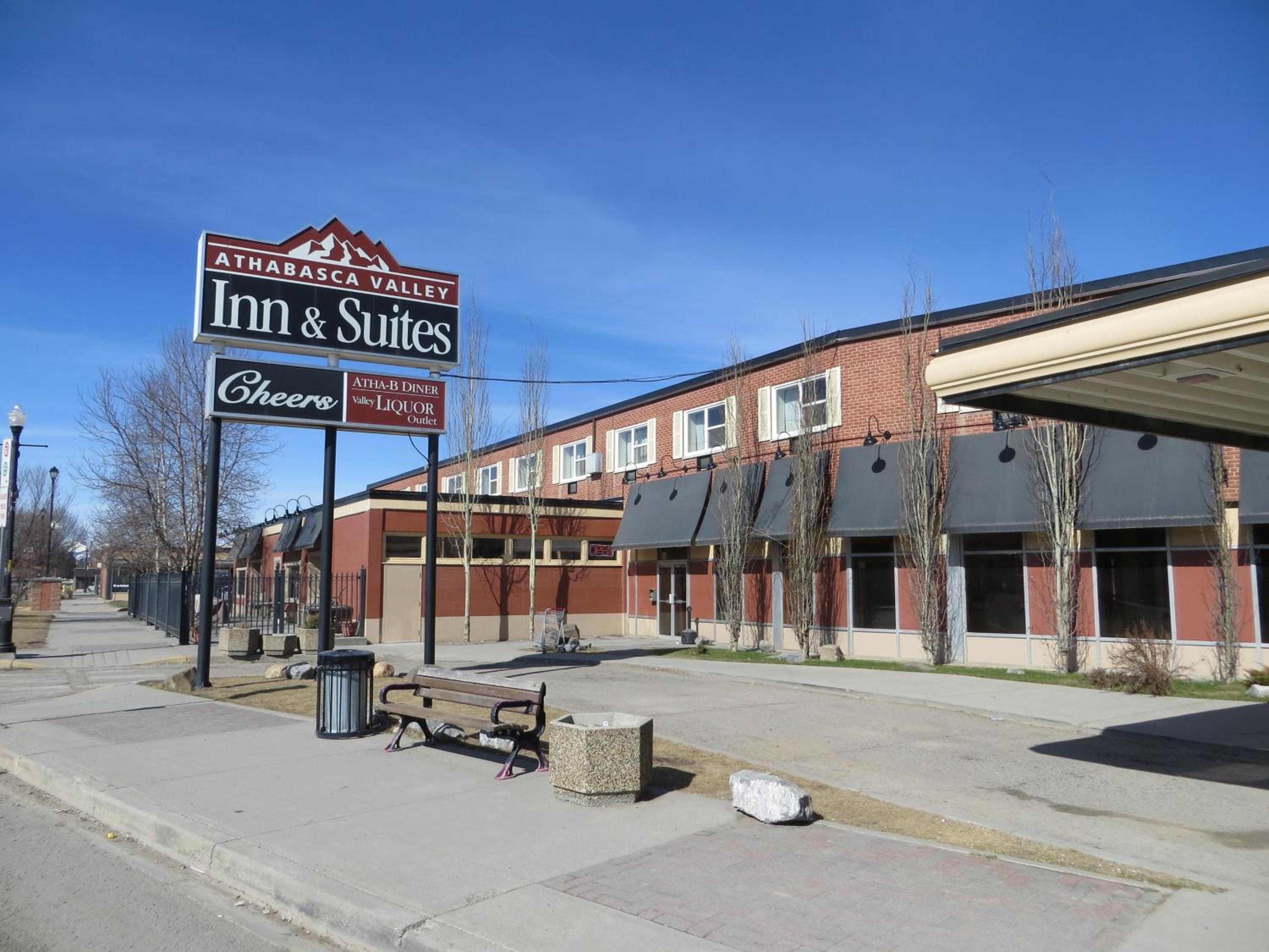 Hinton Vacations - Athabasca Valley Inn  Suites - Property Image 1