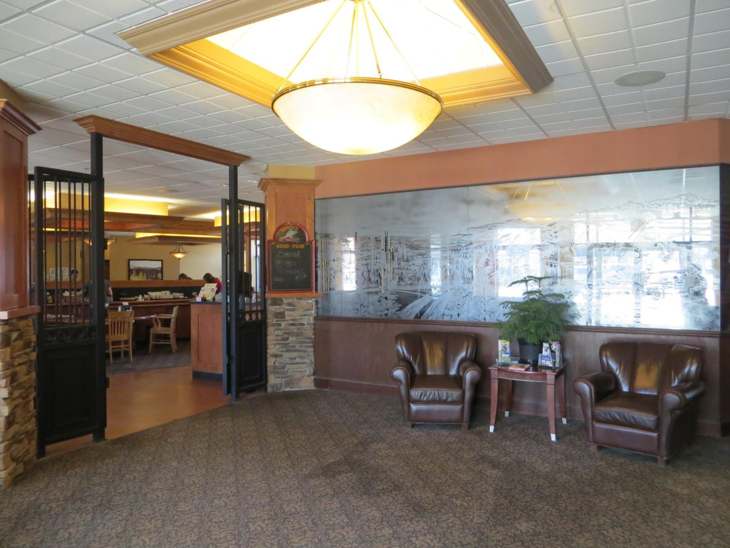 Hinton Vacations - Athabasca Valley Inn  Suites - Property Image 1
