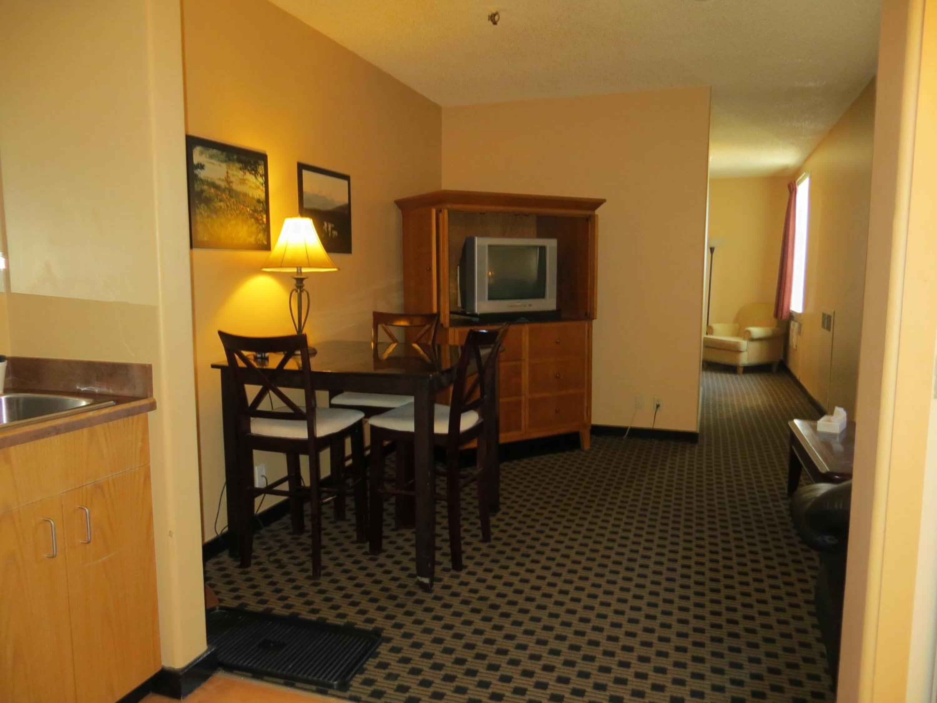 Hinton Vacations - Athabasca Valley Inn  Suites - Property Image 10