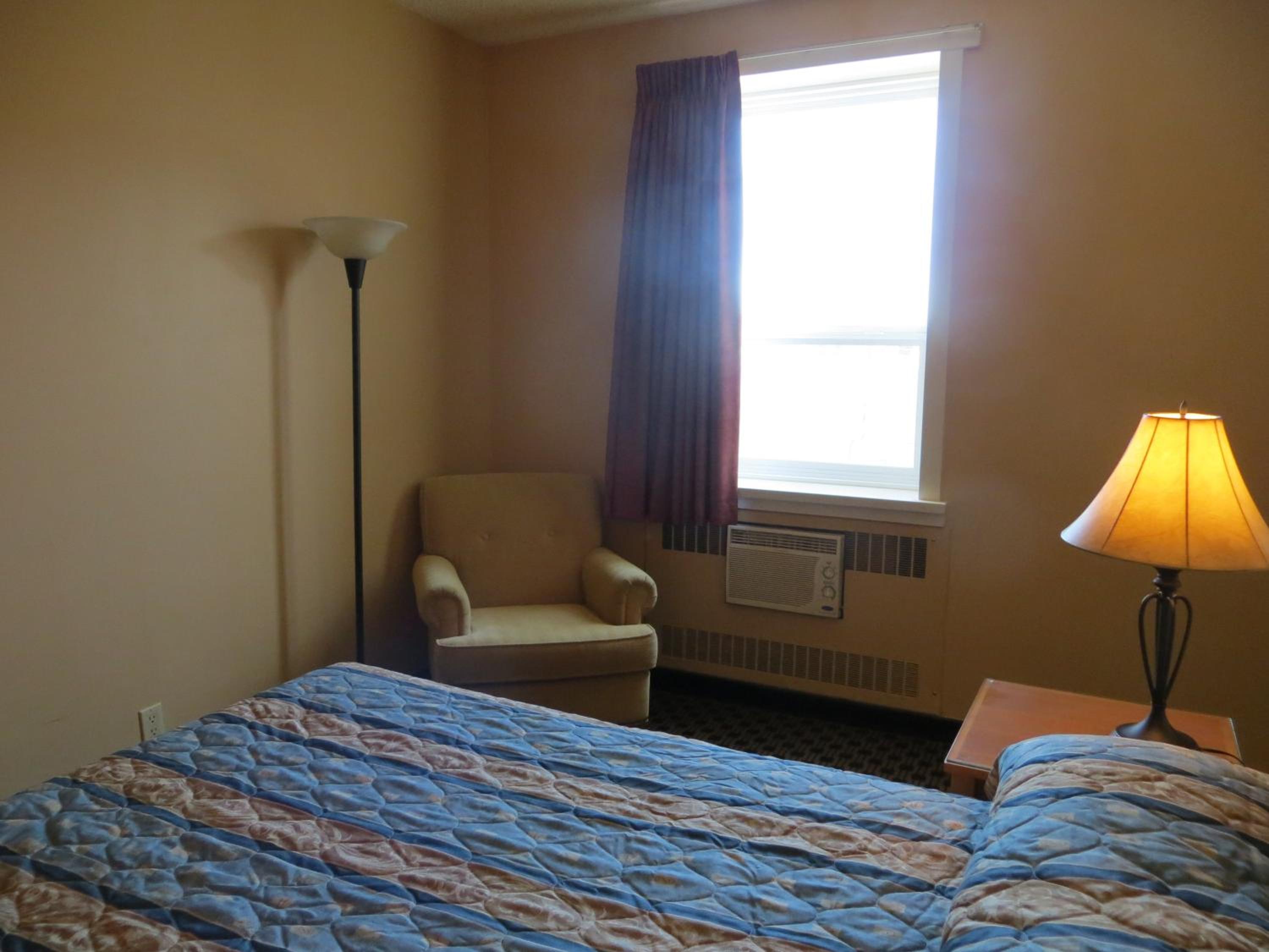 Hinton Vacations - Athabasca Valley Inn  Suites - Property Image 5