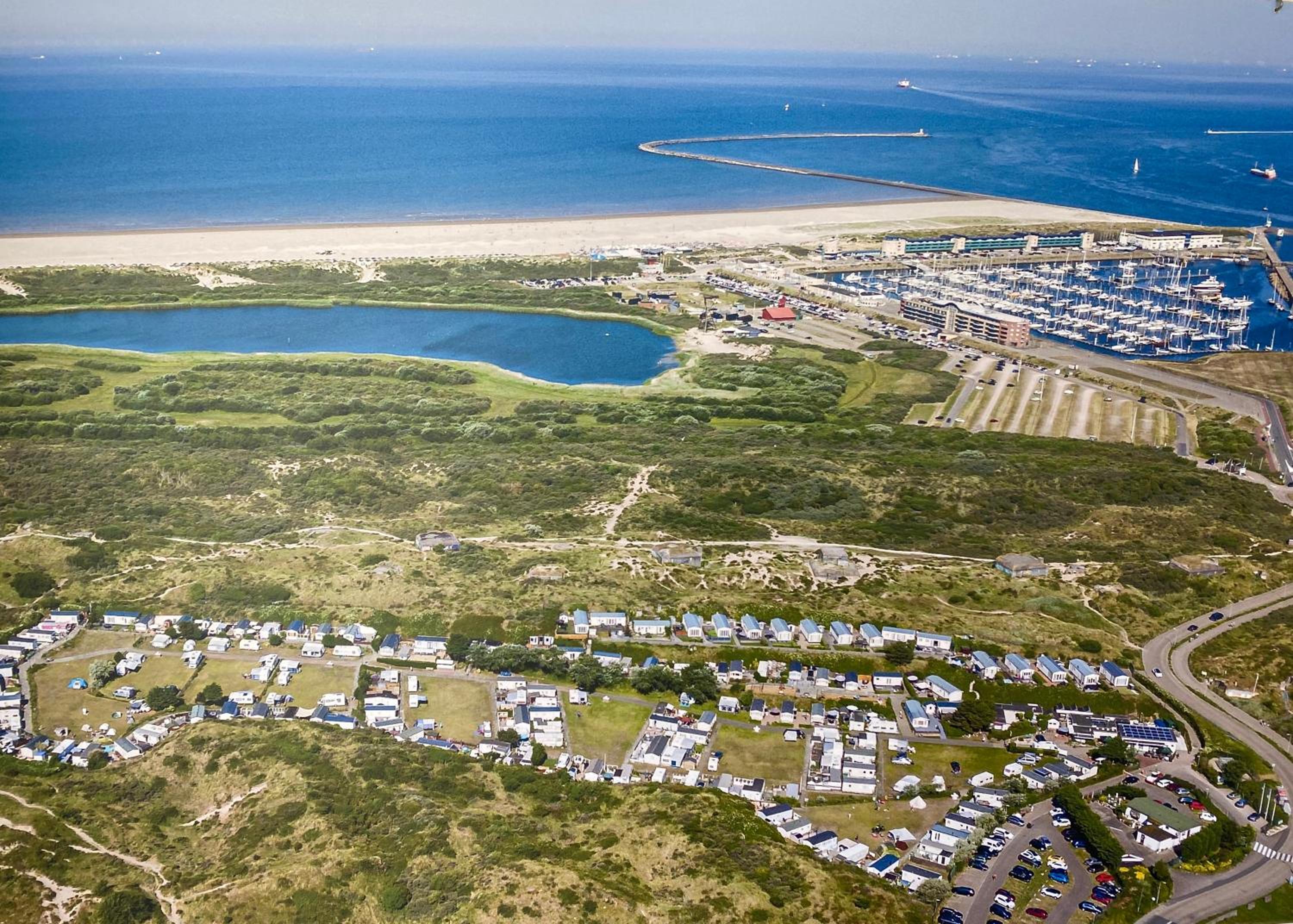Chalet Playa direct aan zee in IJmuiden view 3