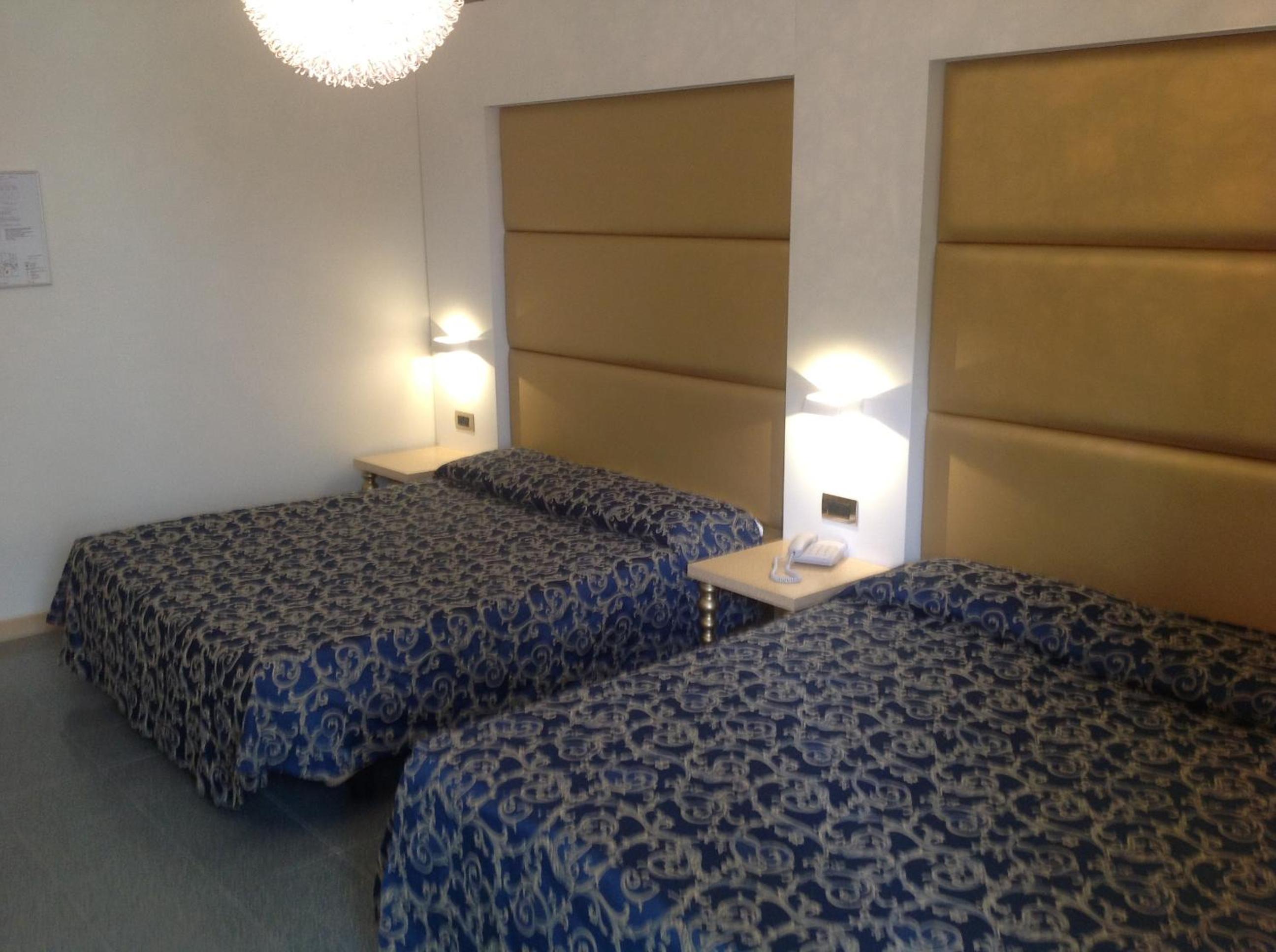 Hotel Ambassador — 11