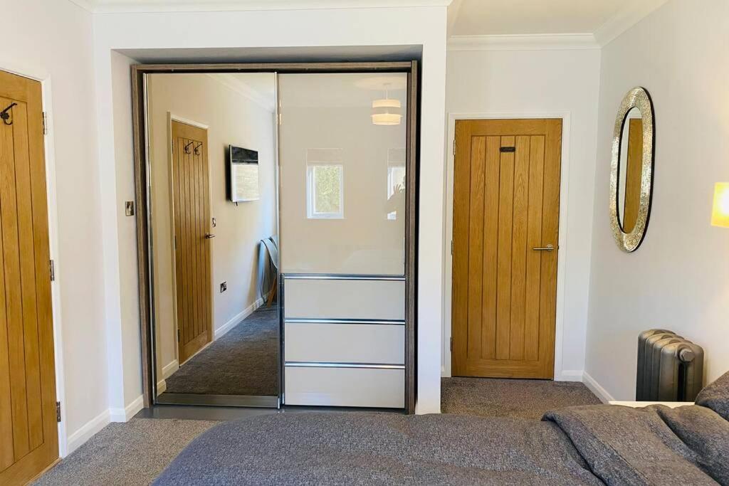 Luxury Apartment-Golden Triangle, Parking & Garden view 5