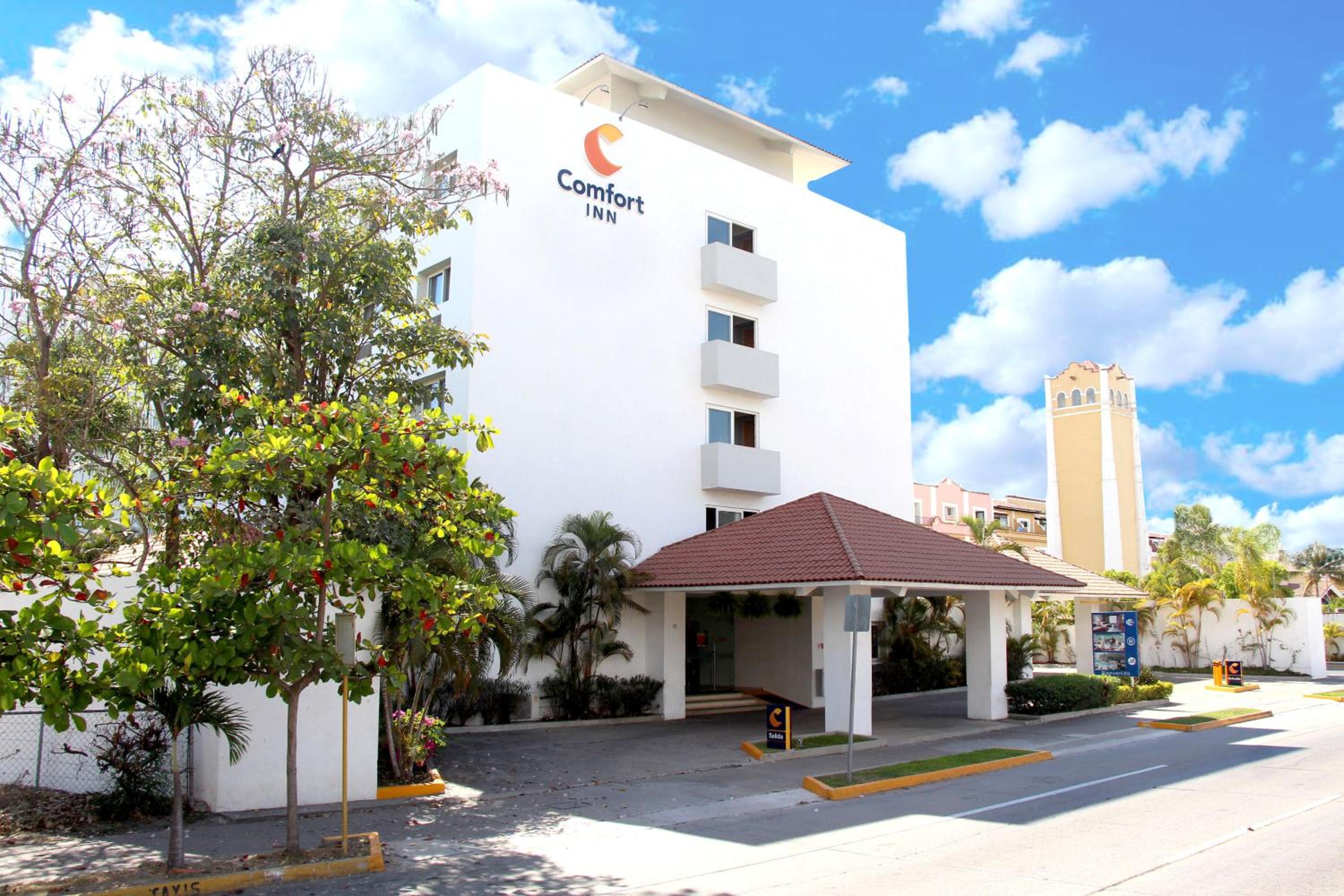 Comfort Inn Puerto Vallarta Golfside & Marina