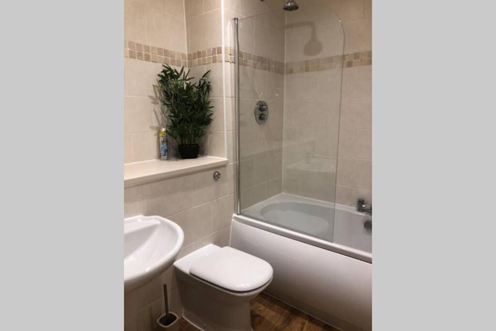 Liverpool, Superb City Centre Apartment With Parking view 4